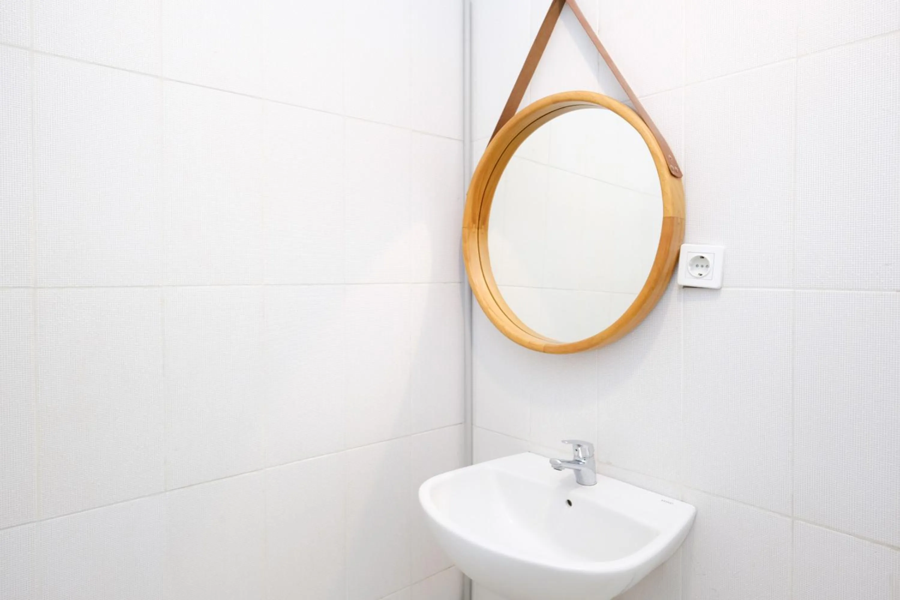 Bathroom in Urbanview Code Riverstay Yogyakarta