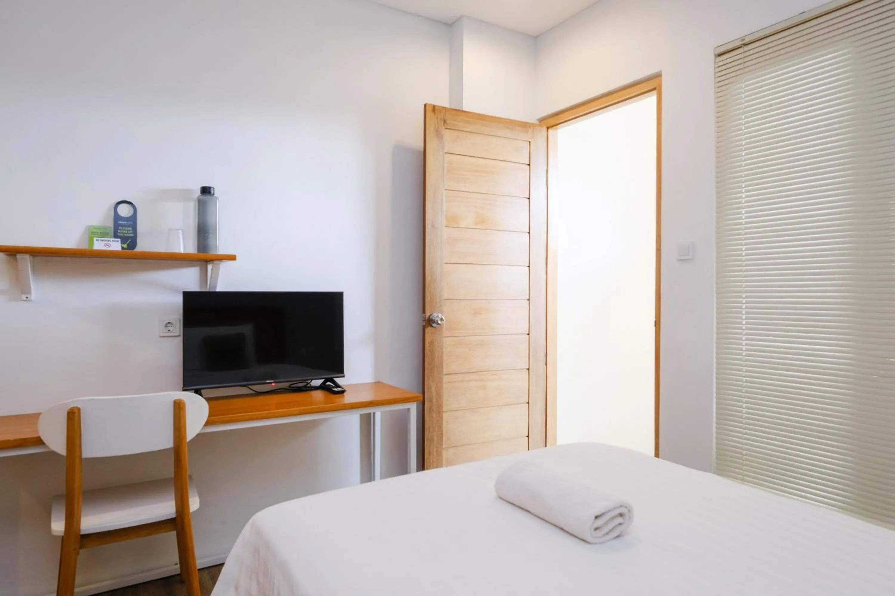 Bedroom, Bed in Urbanview Code Riverstay Yogyakarta