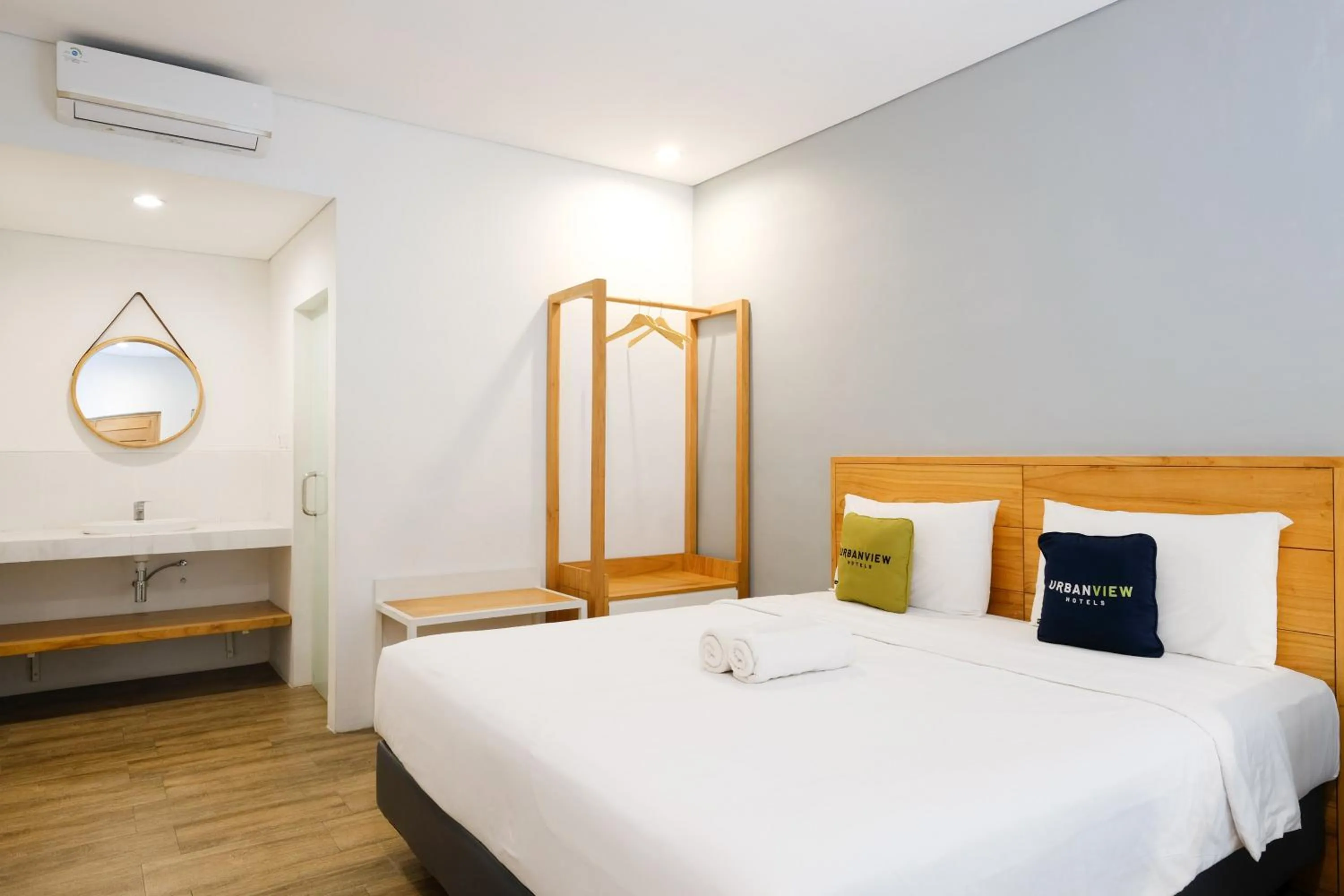 Bedroom, Bed in Urbanview Code Riverstay Yogyakarta