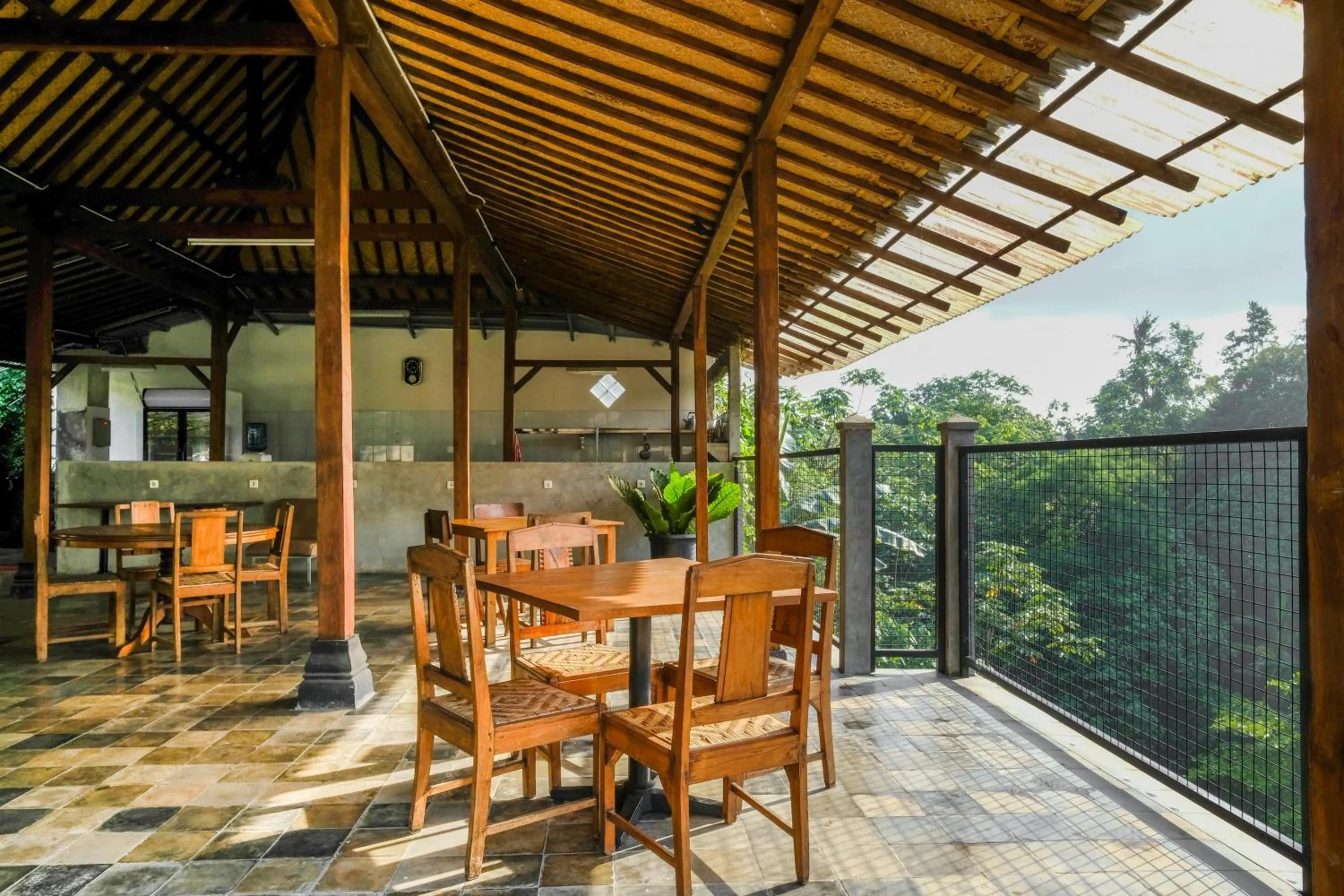 Restaurant/places to eat in Urbanview Code Riverstay Yogyakarta