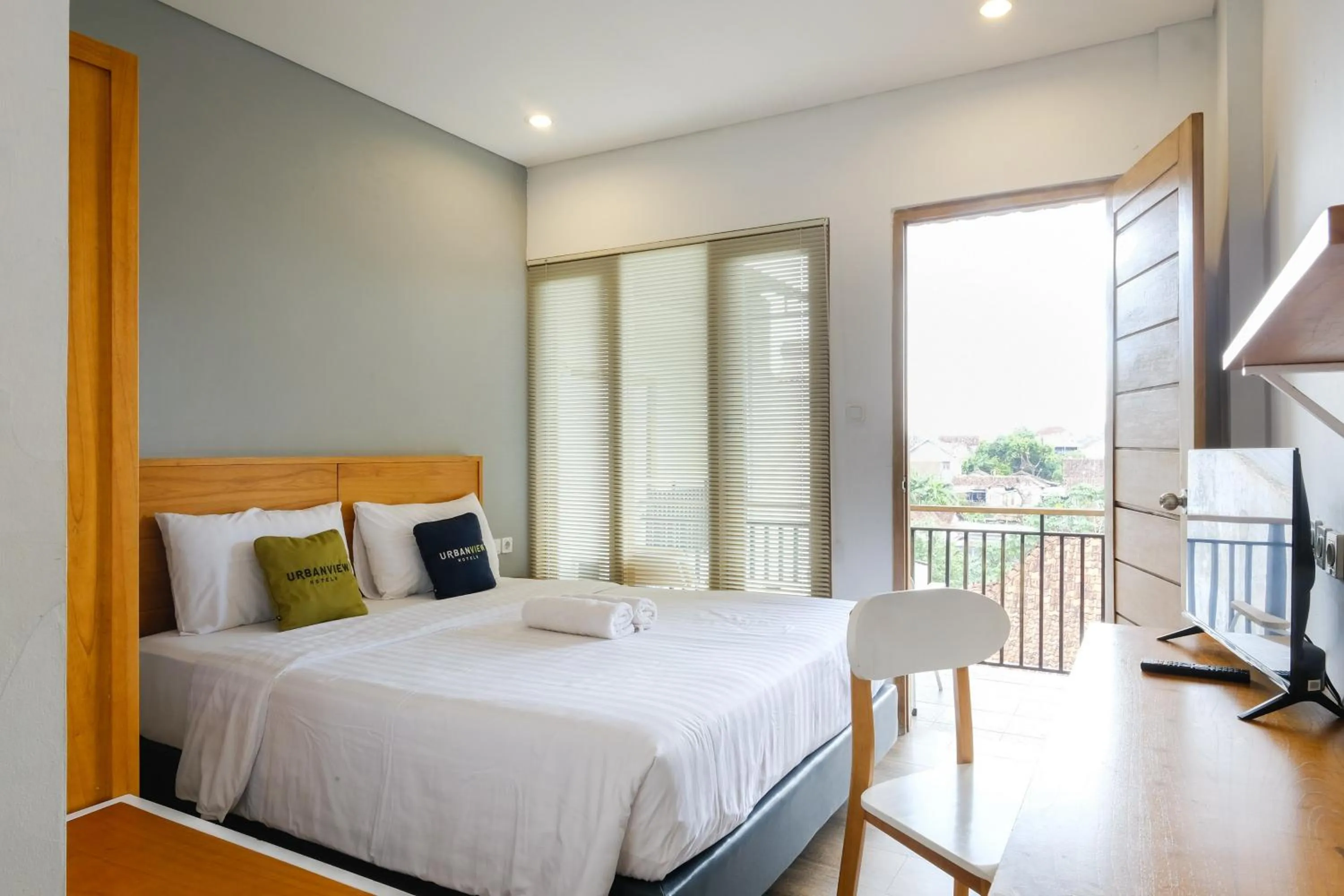 Bedroom, Bed in Urbanview Code Riverstay Yogyakarta