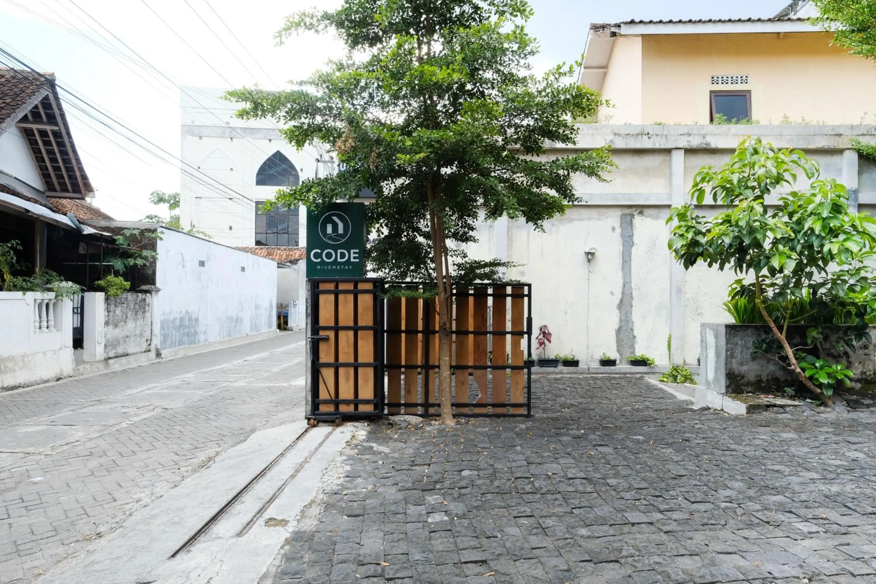 Facade/entrance in Urbanview Code Riverstay Yogyakarta