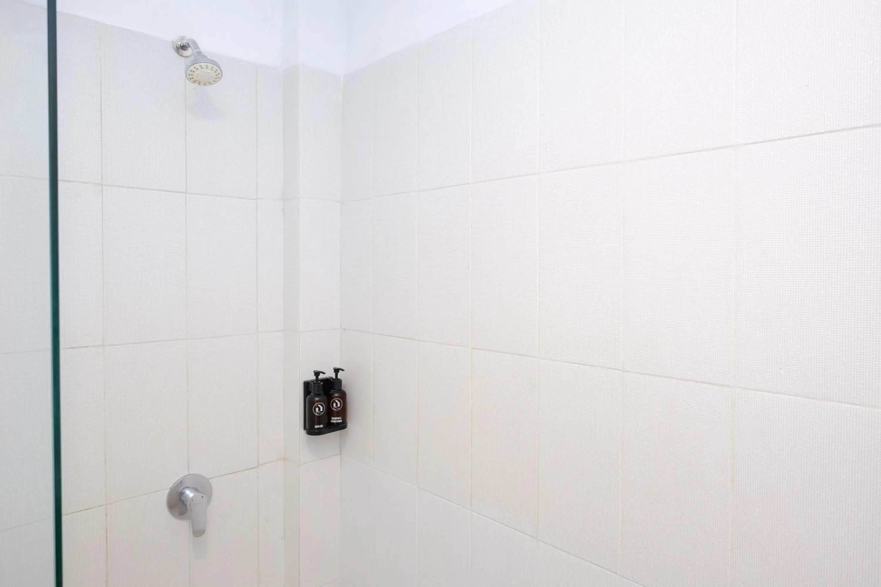 Bathroom in Urbanview Code Riverstay Yogyakarta