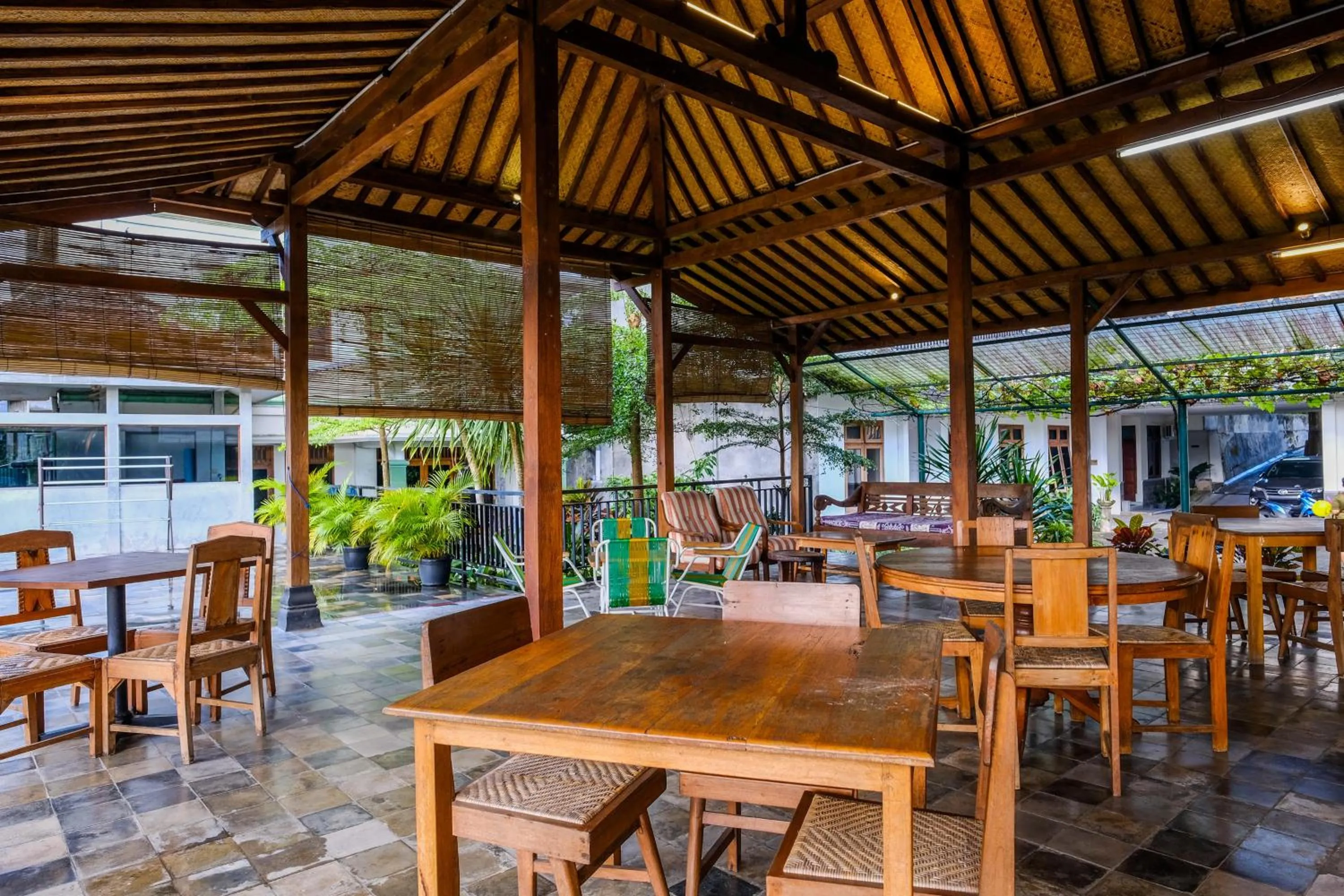 Restaurant/places to eat in Urbanview Code Riverstay Yogyakarta