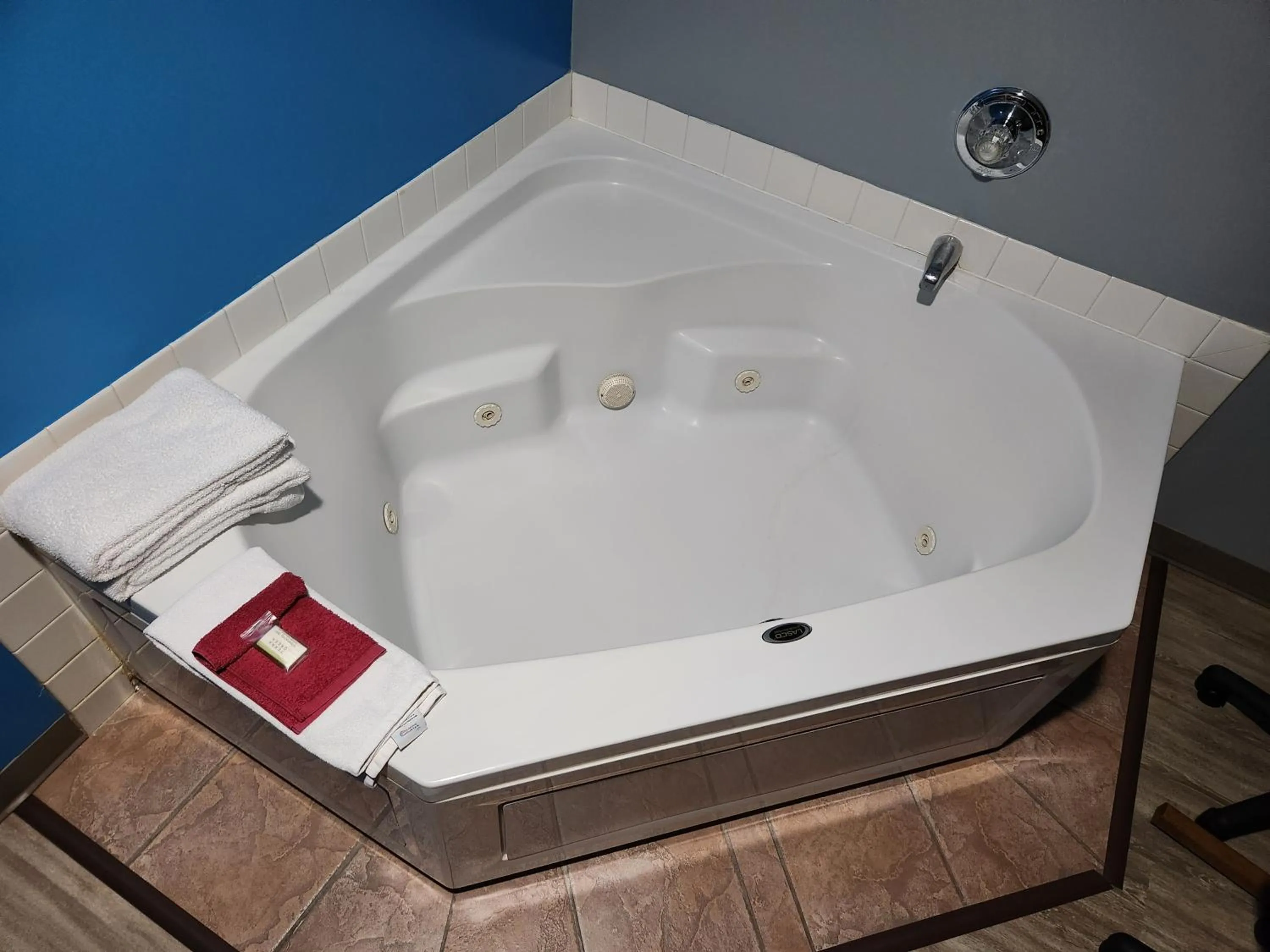 Hot Tub in Super Star Inn & Suite Lincoln Crete