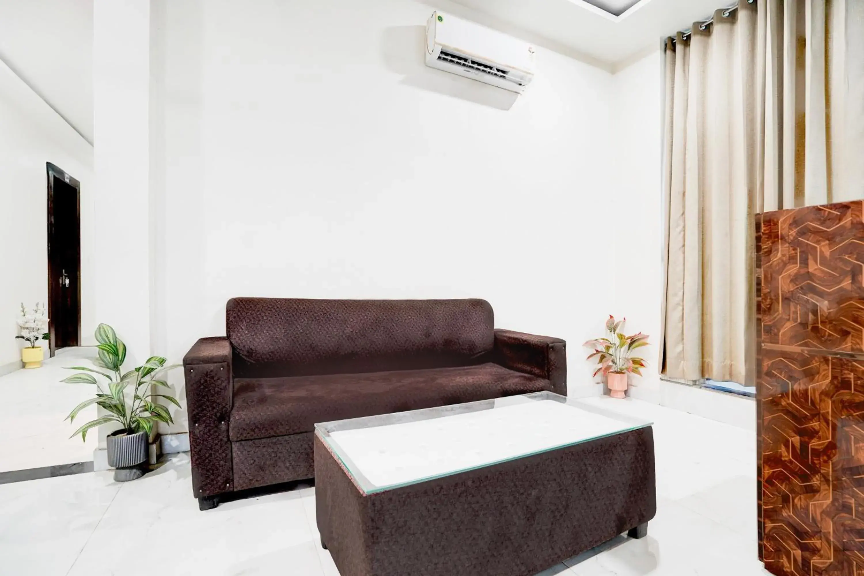 Lobby or reception in Super Townhouse Narholi Bridge Mathura Lobby or reception in Super Townhouse Narholi Bridge Mathura