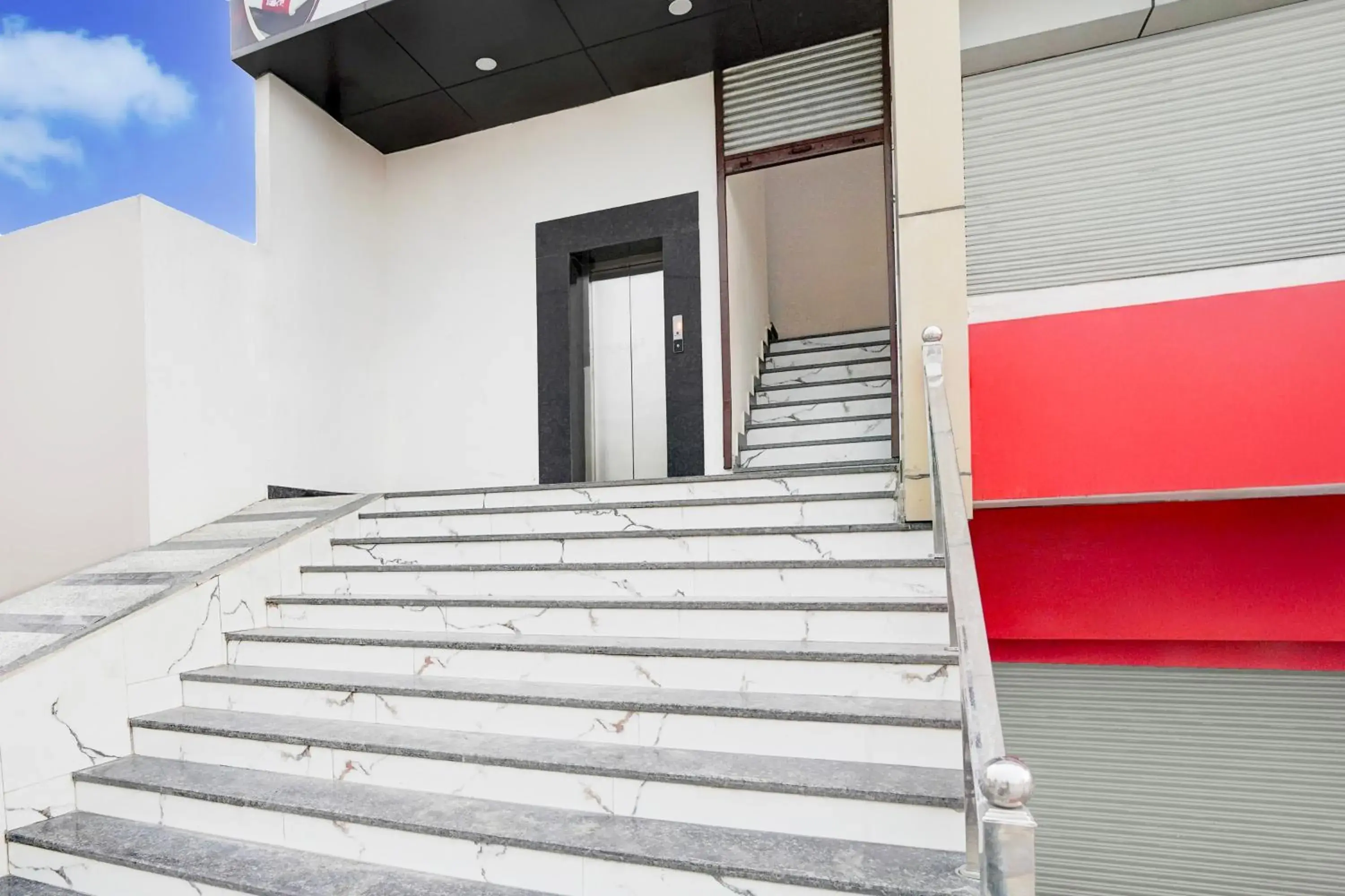 Facade/entrance in Super Townhouse Narholi Bridge Mathura Facade/entrance in Super Townhouse Narholi Bridge Mathura