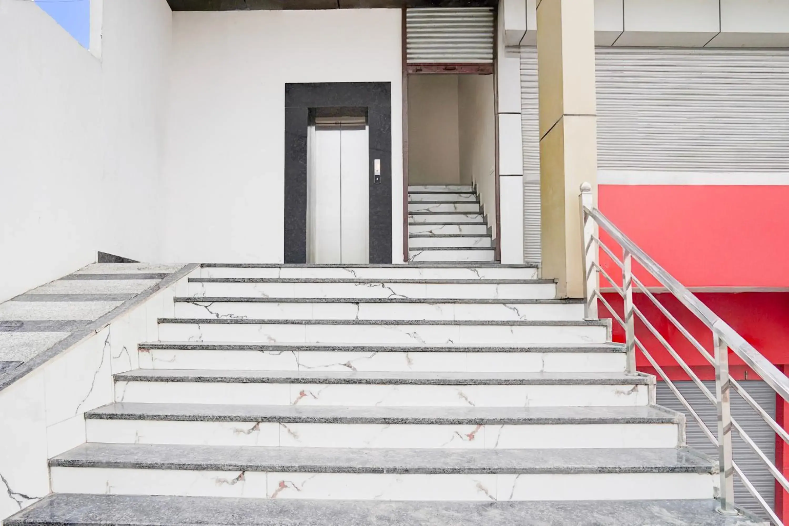 Facade/entrance in Super Townhouse Narholi Bridge Mathura Facade/entrance in Super Townhouse Narholi Bridge Mathura