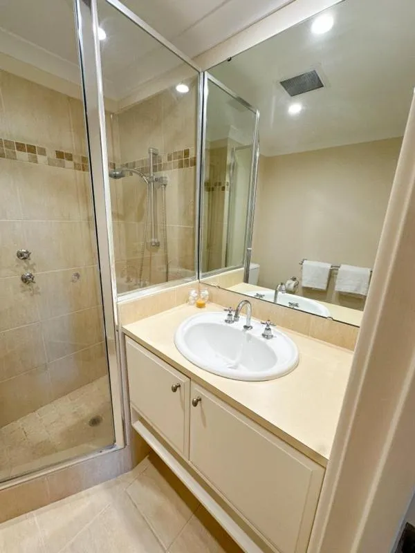 Shower in Coastal Retreat - Rockingham Foreshore