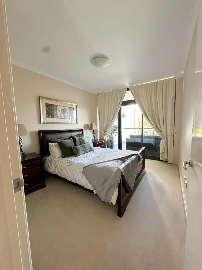 Bedroom, Bed in Coastal Retreat - Rockingham Foreshore