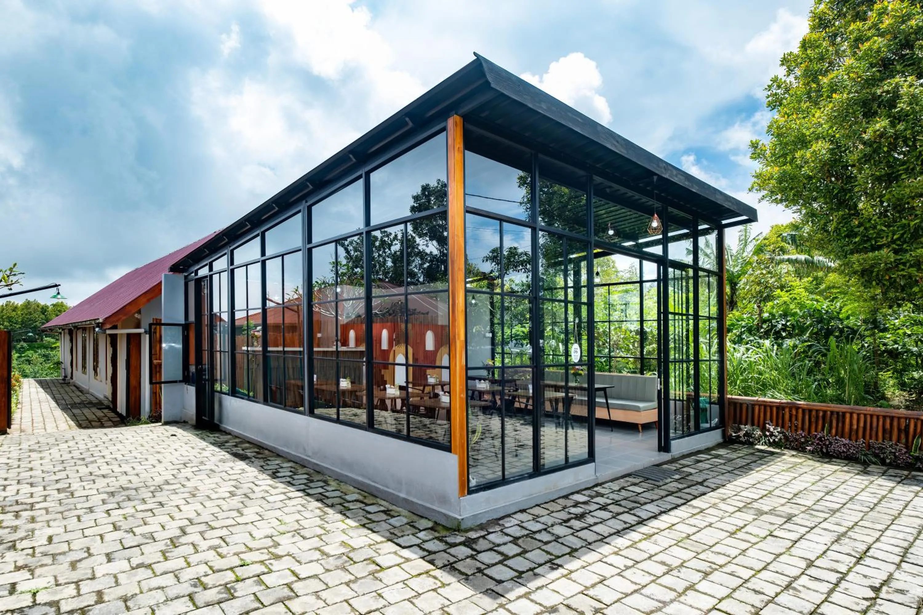 Restaurant/places to eat in Villa Kayu Amertha