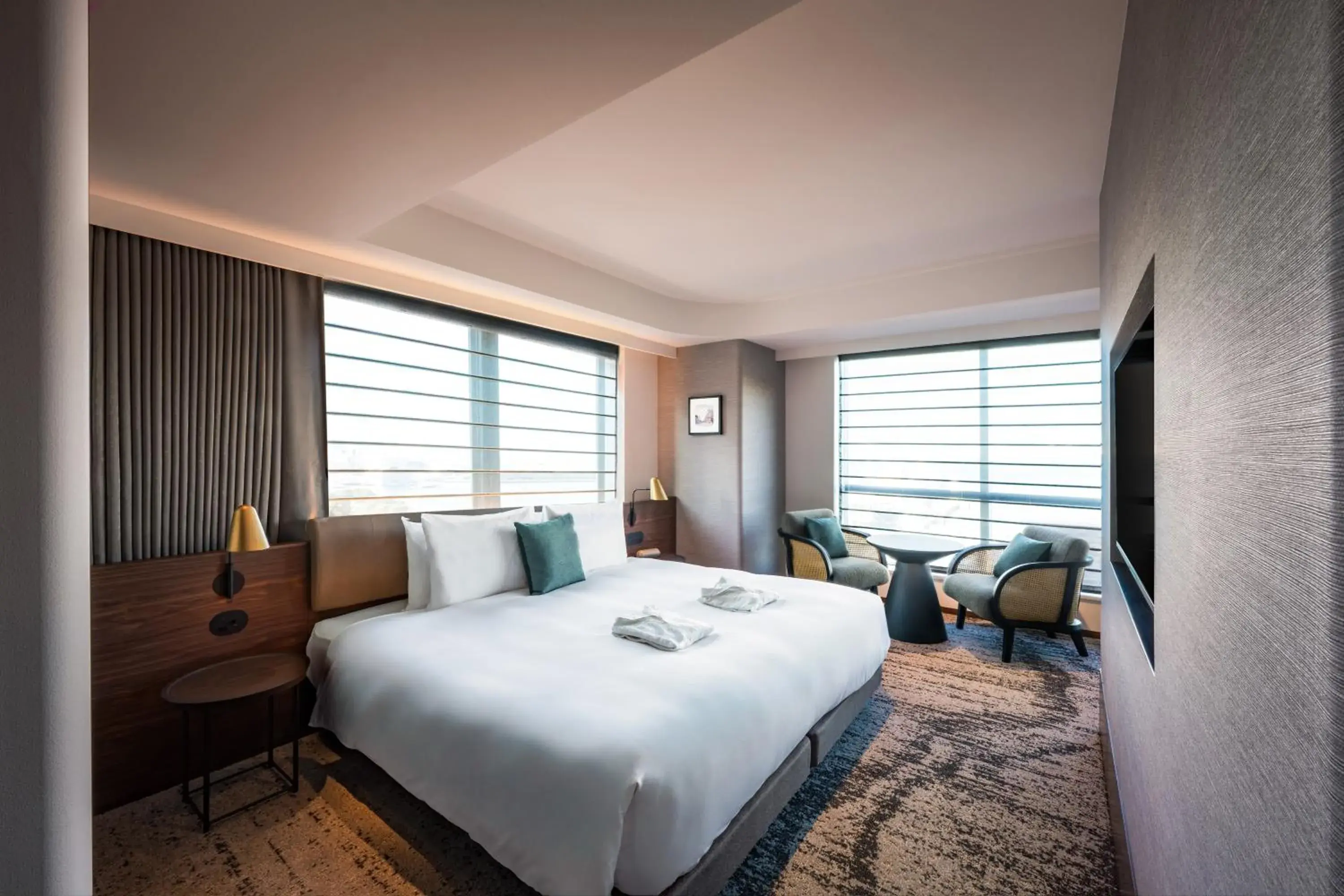 Deluxe Corner King Room - Low Floor - Non-Smoking in The Gate Hotel Yokohama by Hulic Deluxe Corner King Room - Low Floor - Non-Smoking in The Gate Hotel Yokohama by Hulic