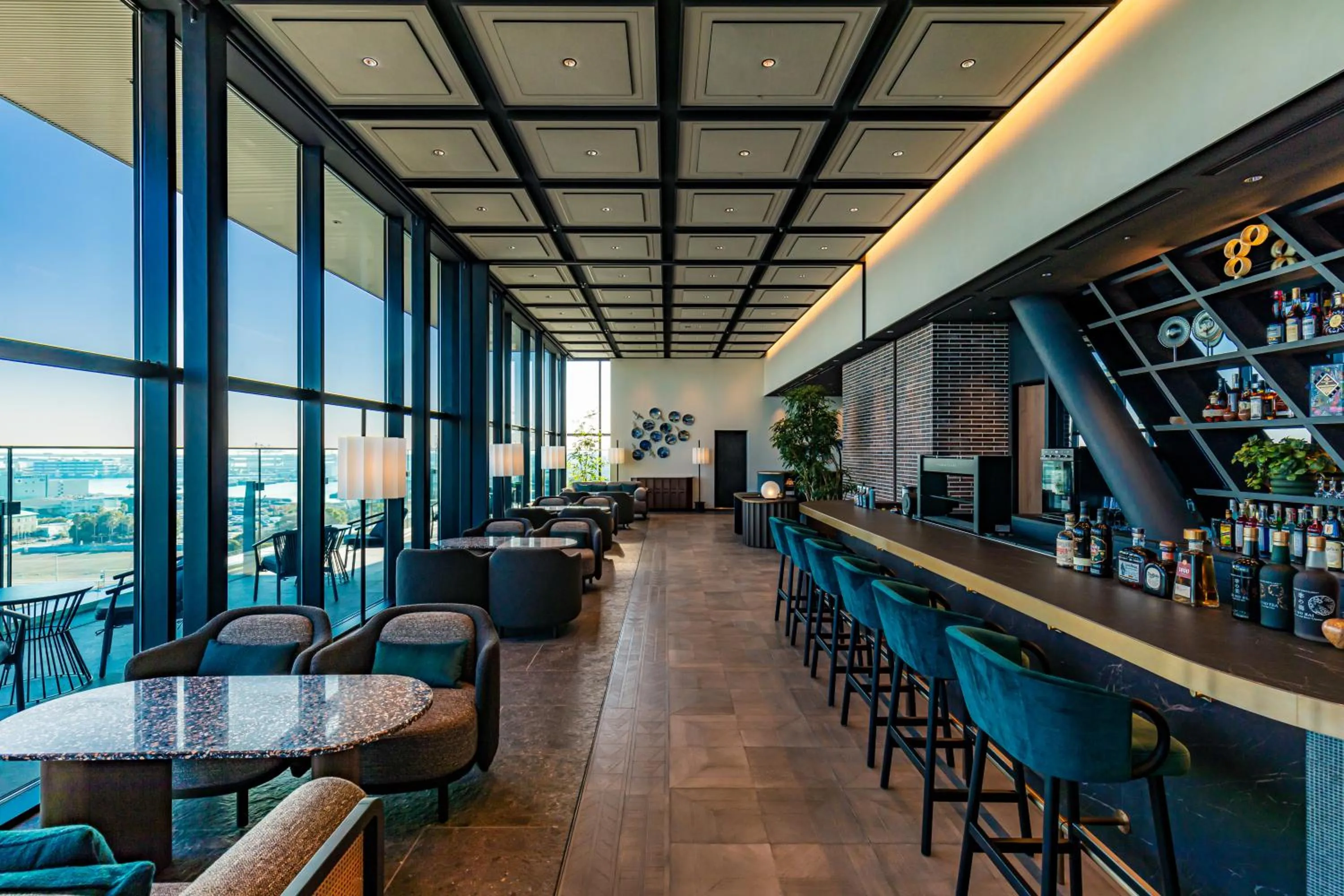 Lounge or bar in The Gate Hotel Yokohama by Hulic