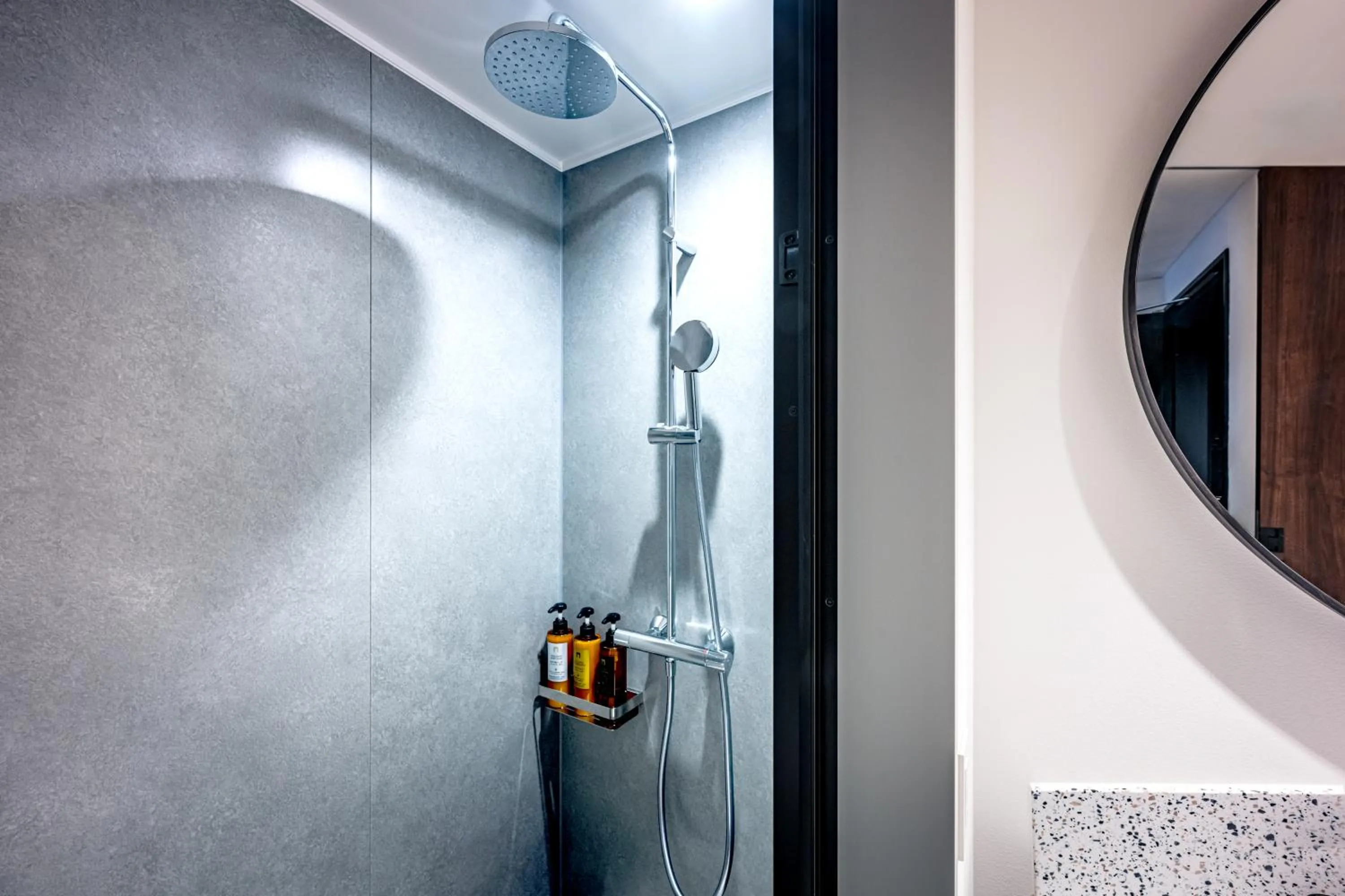 Shower in The Gate Hotel Yokohama by Hulic