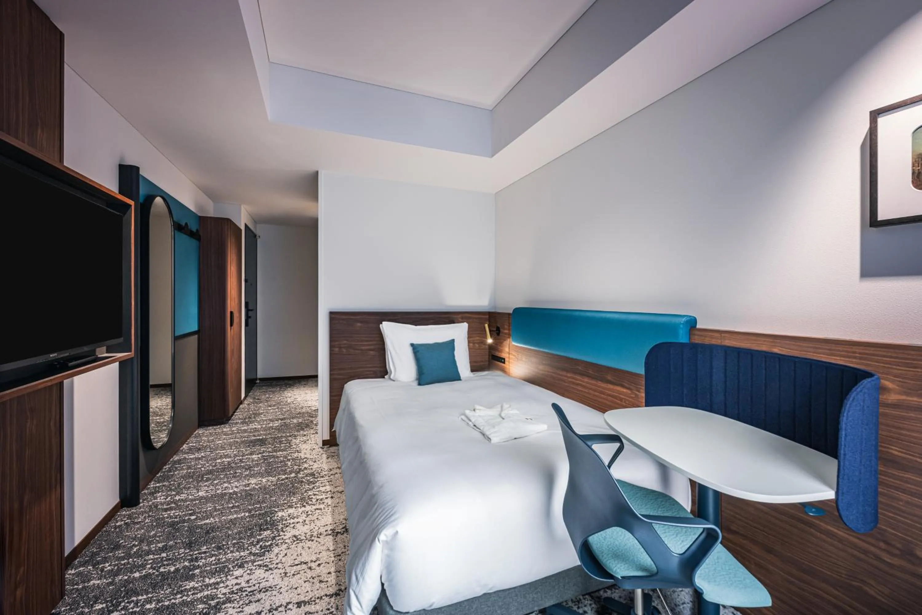 Photo of the whole room, Bed in The Gate Hotel Yokohama by Hulic