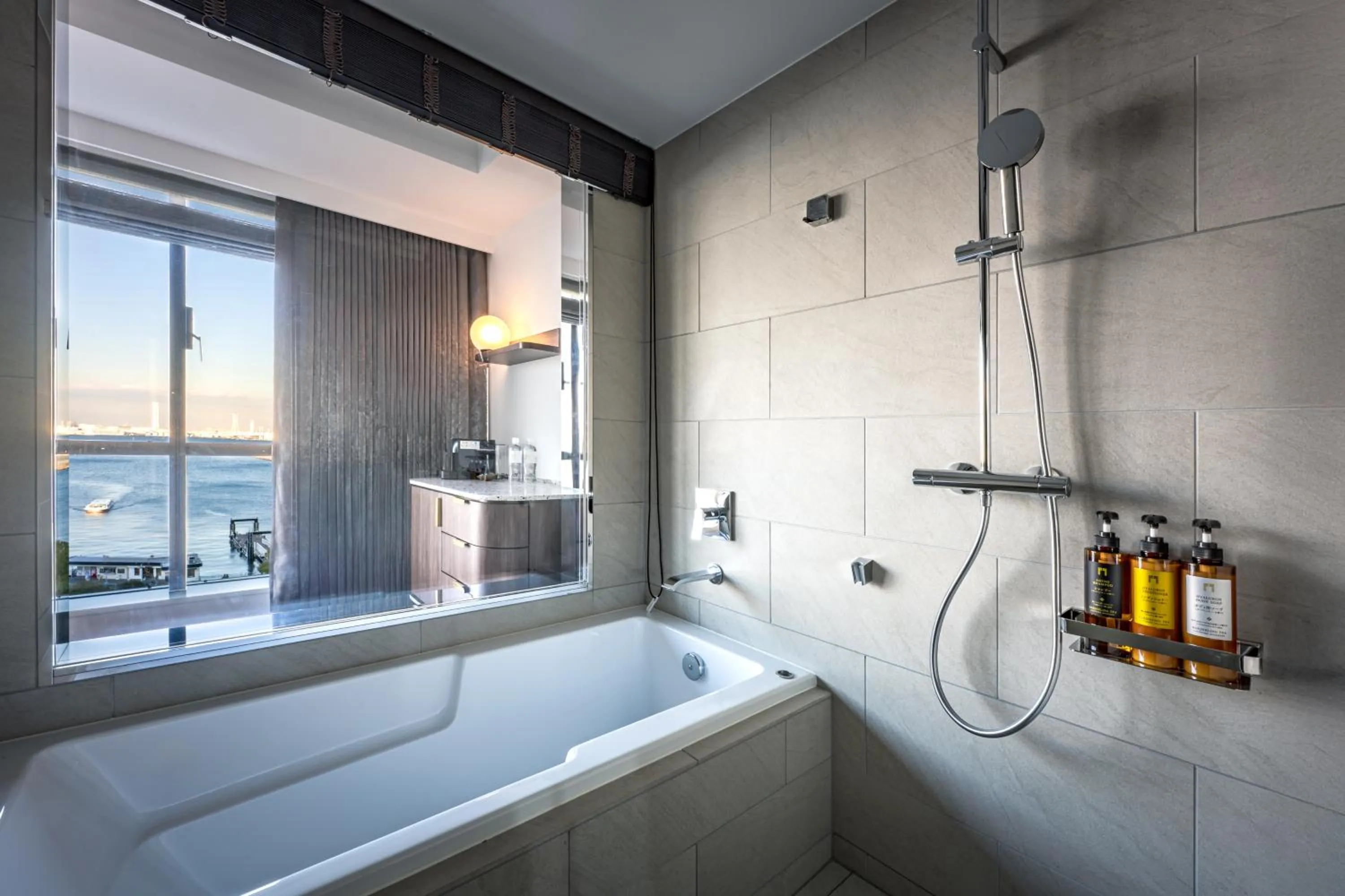 Shower in The Gate Hotel Yokohama by Hulic