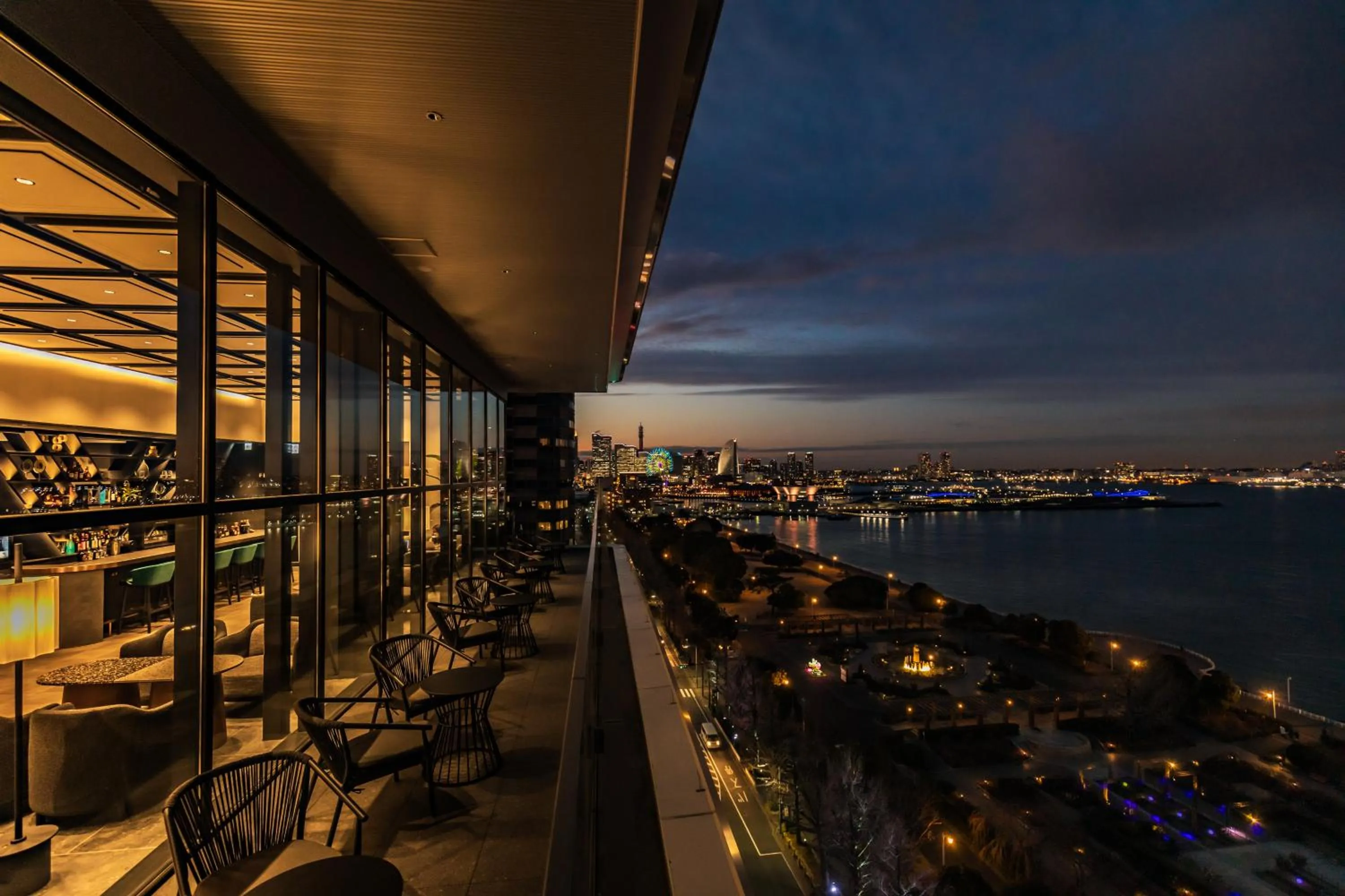 Night in The Gate Hotel Yokohama by Hulic