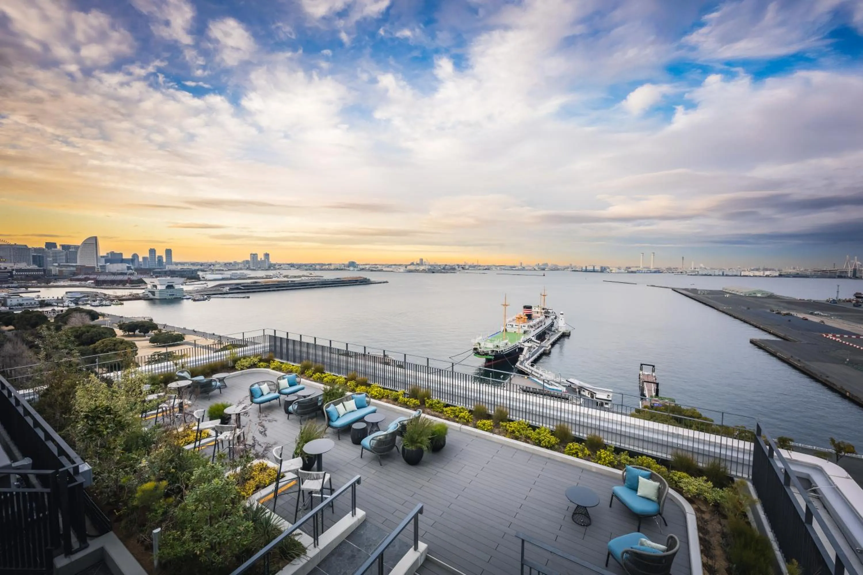 Balcony/Terrace in The Gate Hotel Yokohama by Hulic