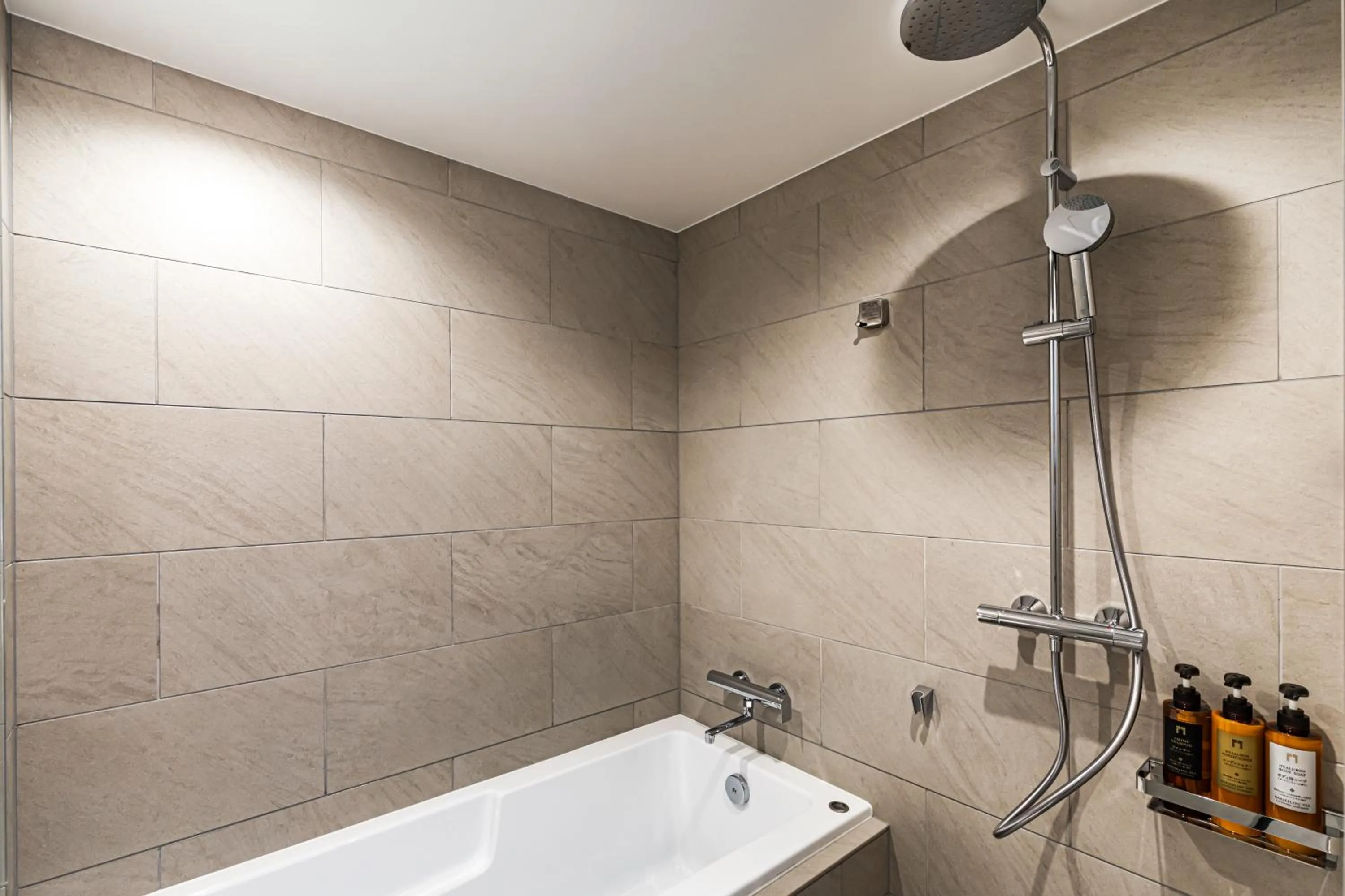 Shower in The Gate Hotel Yokohama by Hulic