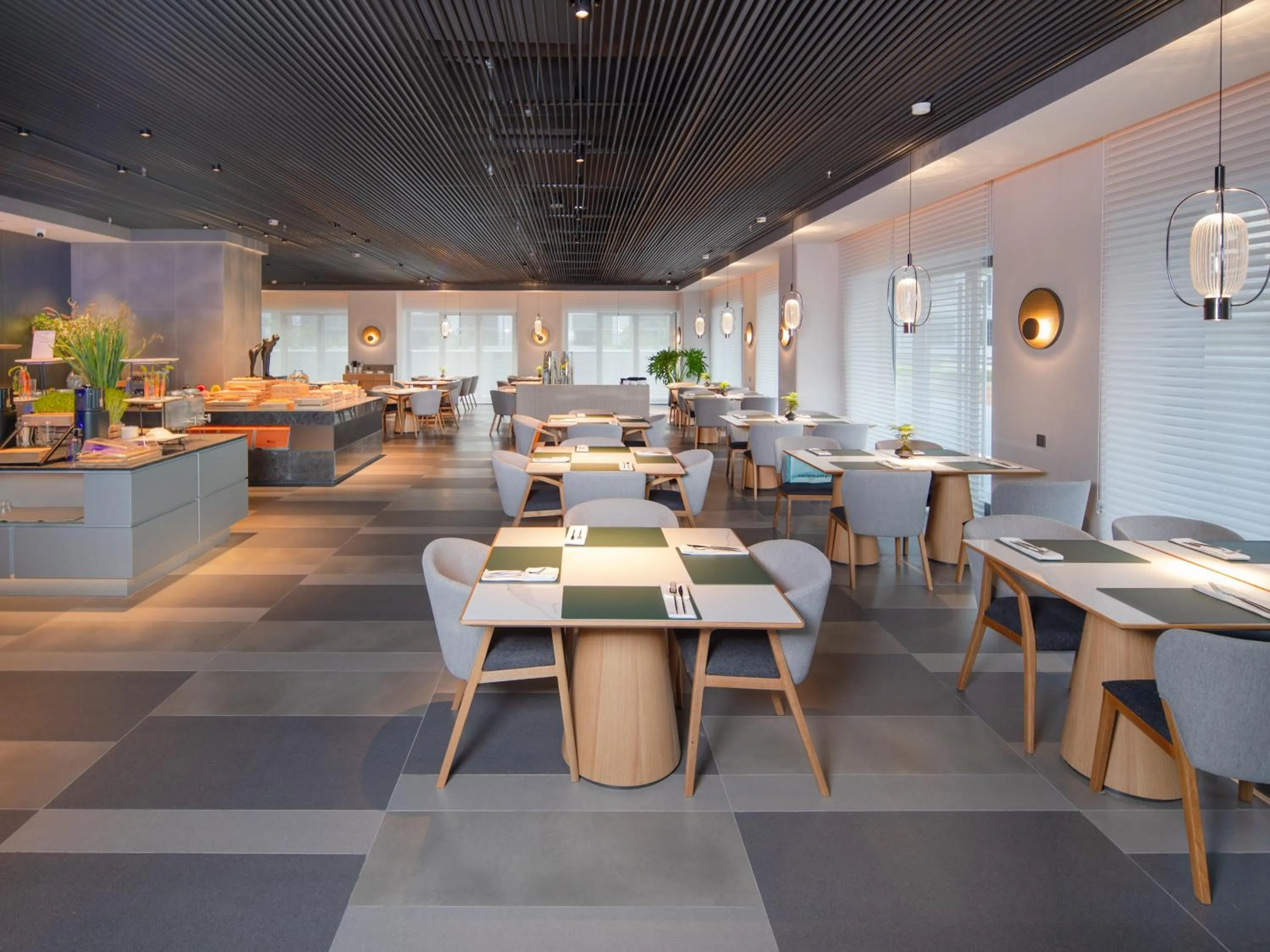 Restaurant/places to eat in Pagoda Hotel Hangzhou Zijingang