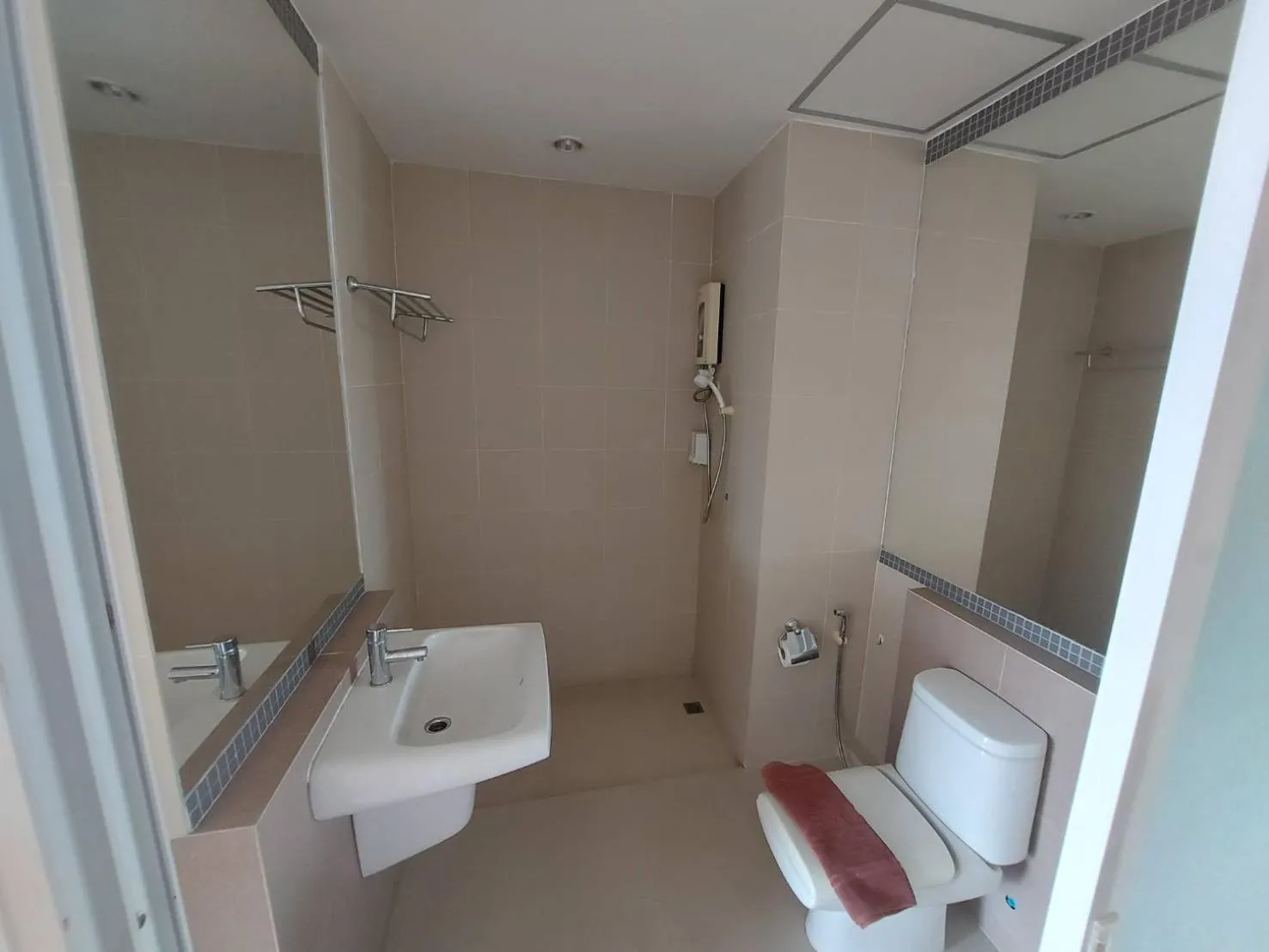 Shower in Grandsmile Wellness Resort