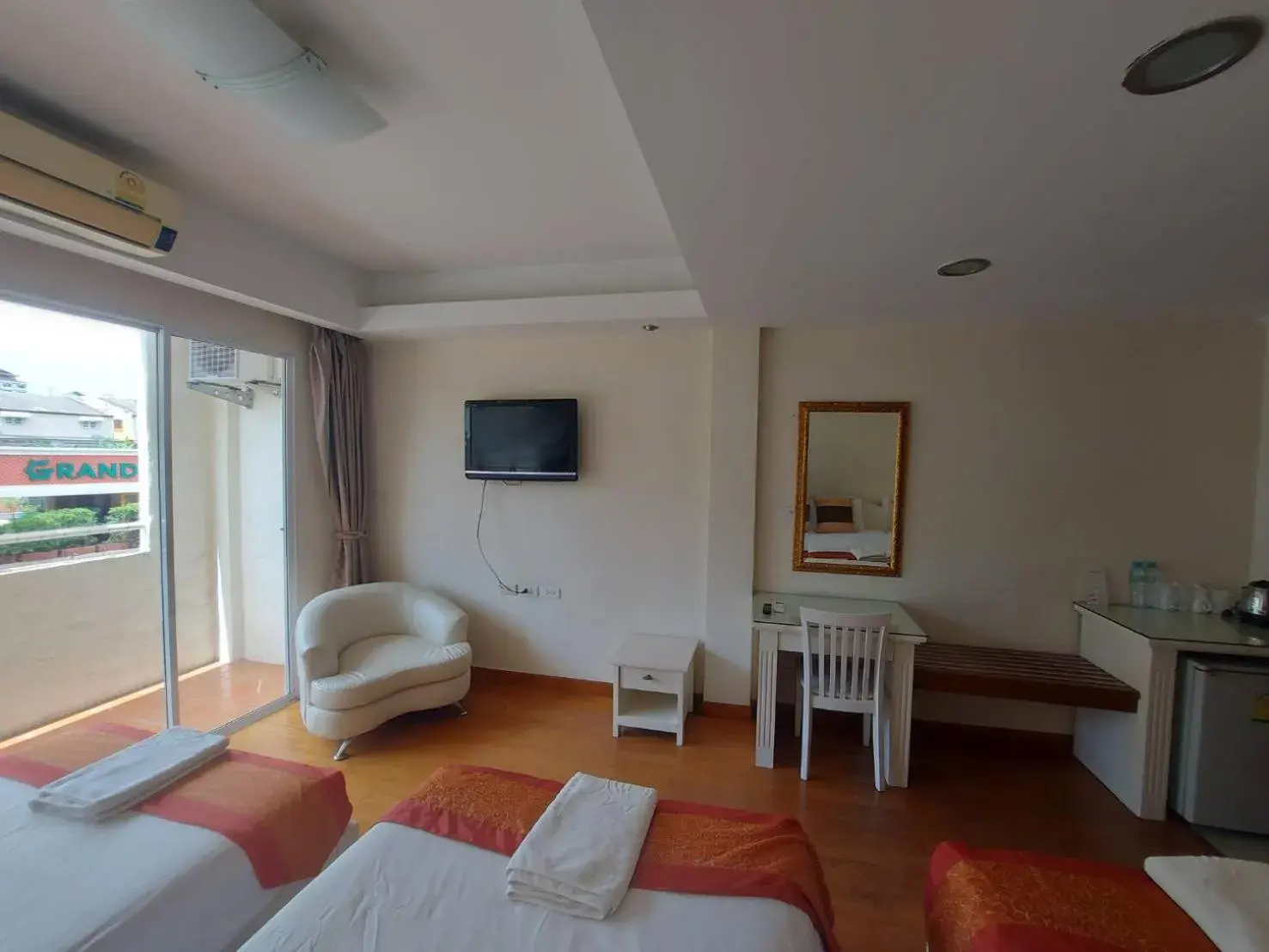 TV and multimedia, Bed in Grandsmile Wellness Resort TV and multimedia, Bed in Grandsmile Wellness Resort