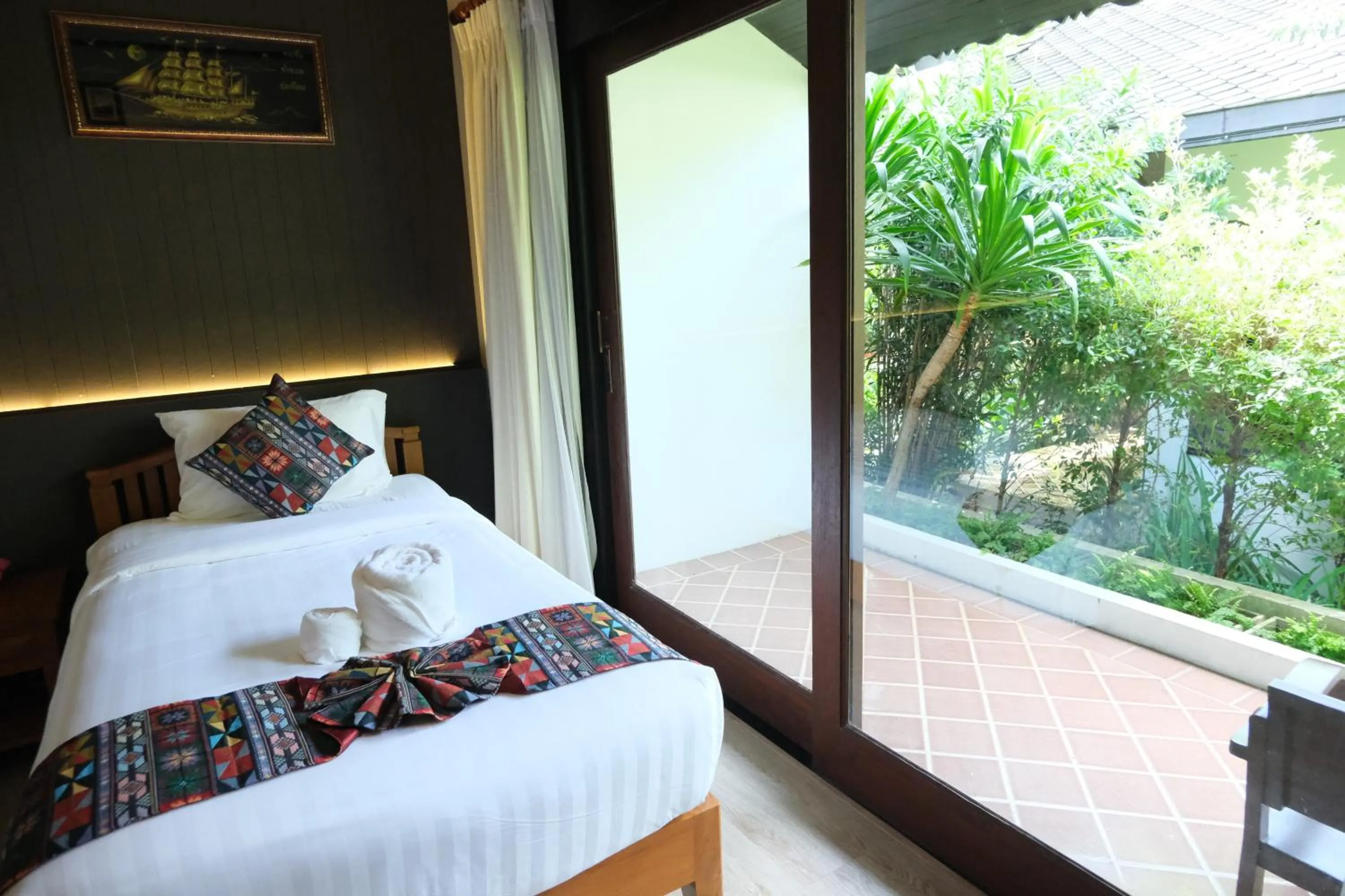 Balcony/Terrace, Bed in Vimarn Kaew Village and Resort