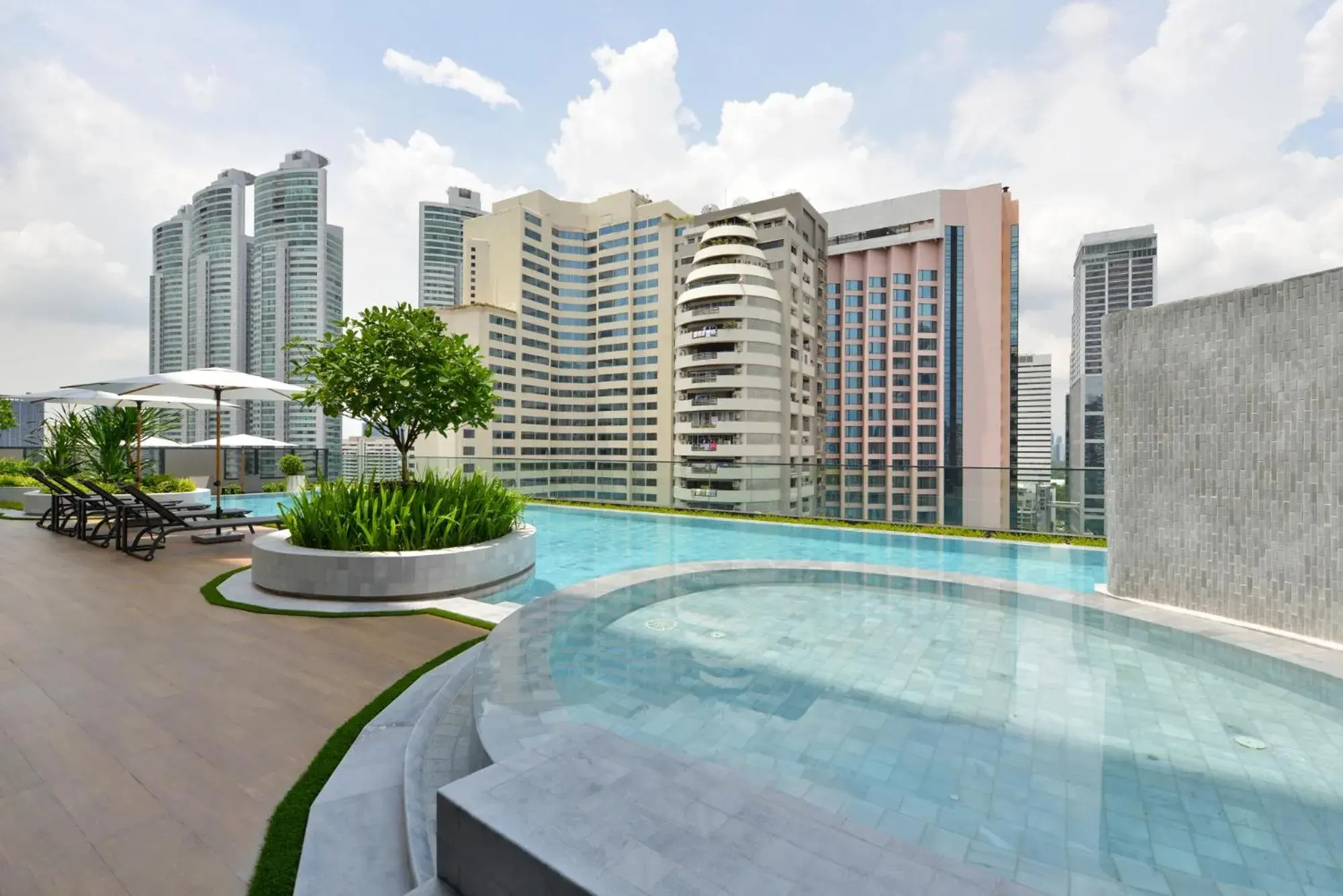 Swimming pool in GM Estate Hotel and Executive Apartments, Bangkok Sukhumvit 20 Swimming pool in GM Estate Hotel and Executive Apartments, Bangkok Sukhumvit 20