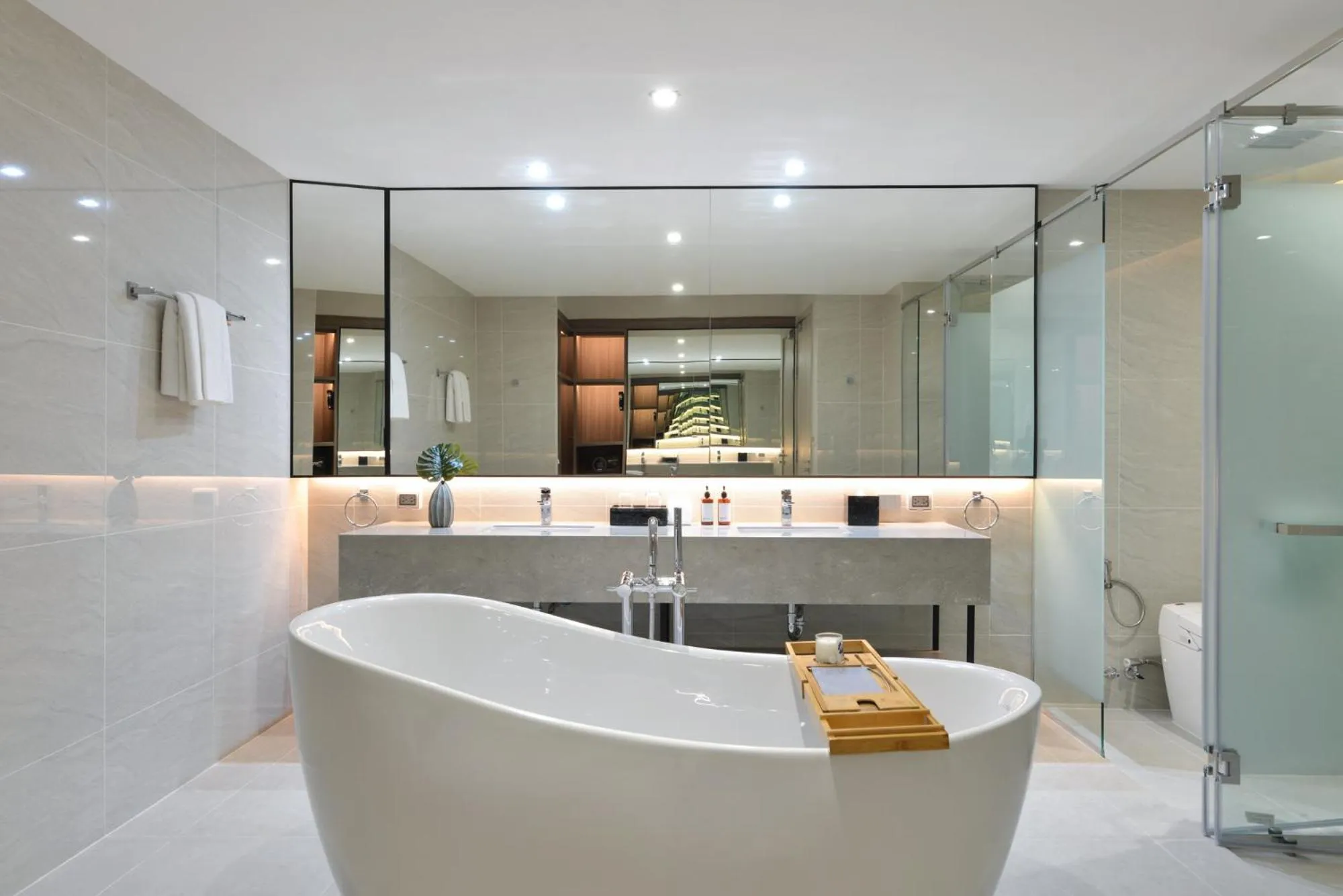 Bathroom in GM Estate Hotel and Executive Apartments, Bangkok Sukhumvit 20