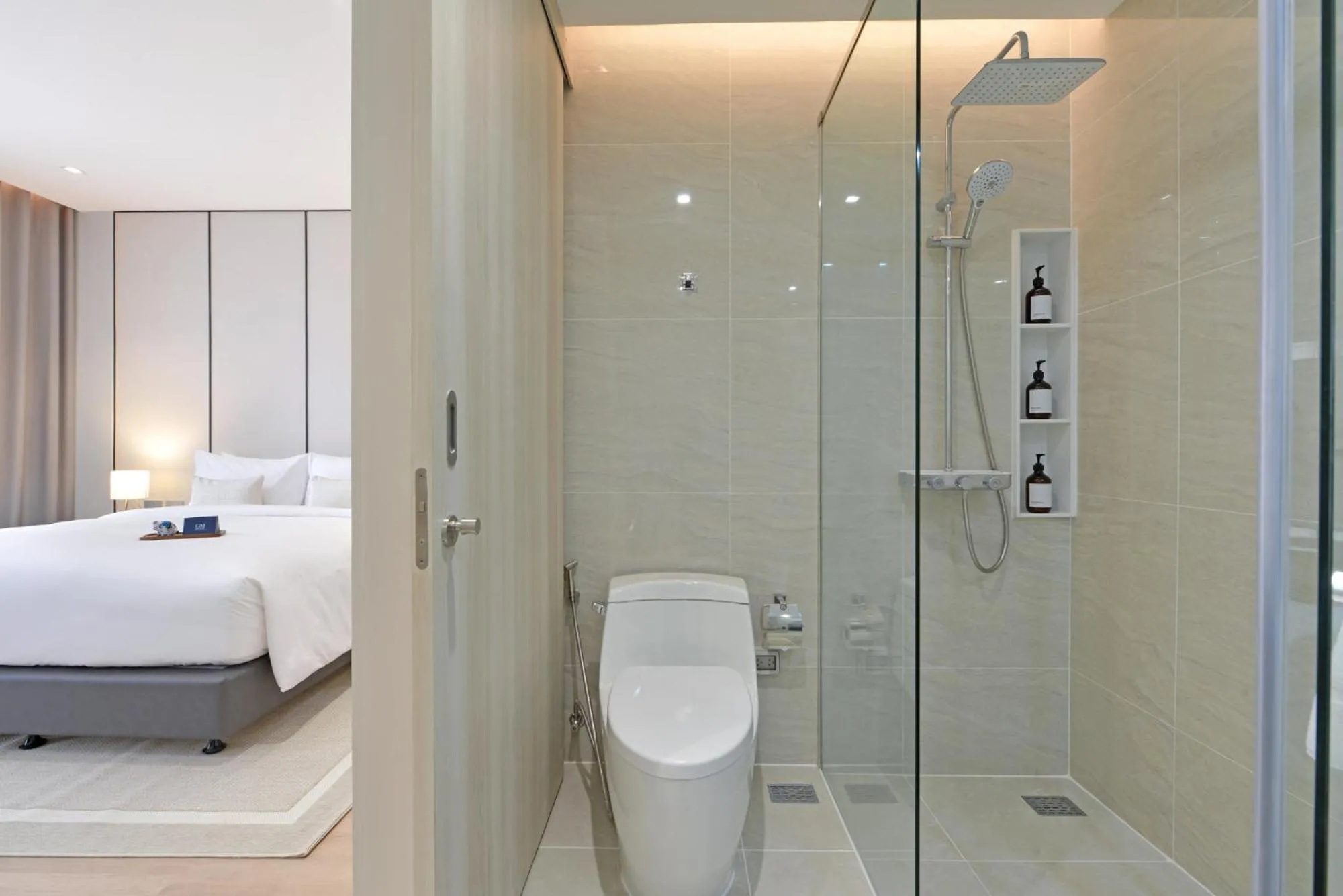 Shower in GM Estate Hotel and Executive Apartments, Bangkok Sukhumvit 20