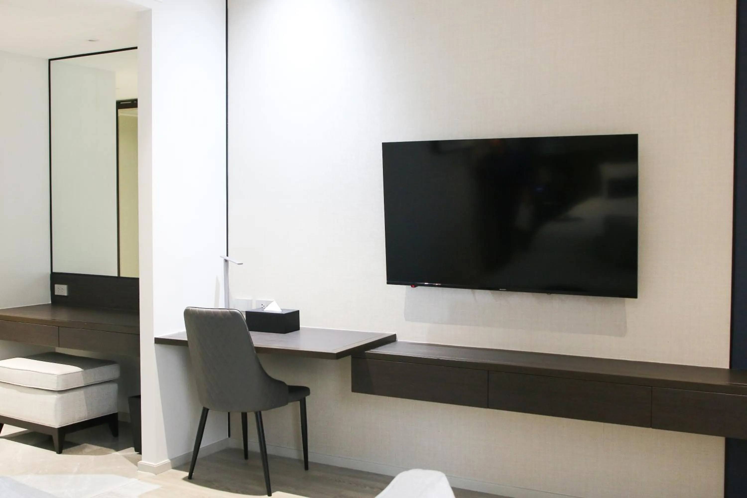 TV and multimedia in GM Estate Hotel and Executive Apartments, Bangkok Sukhumvit 20