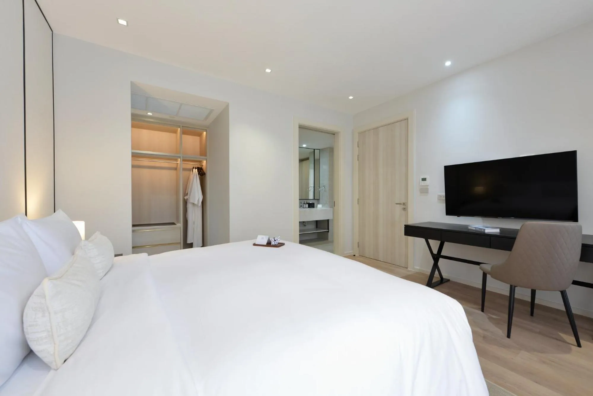 Bedroom, Bed in GM Estate Hotel and Executive Apartments, Bangkok Sukhumvit 20