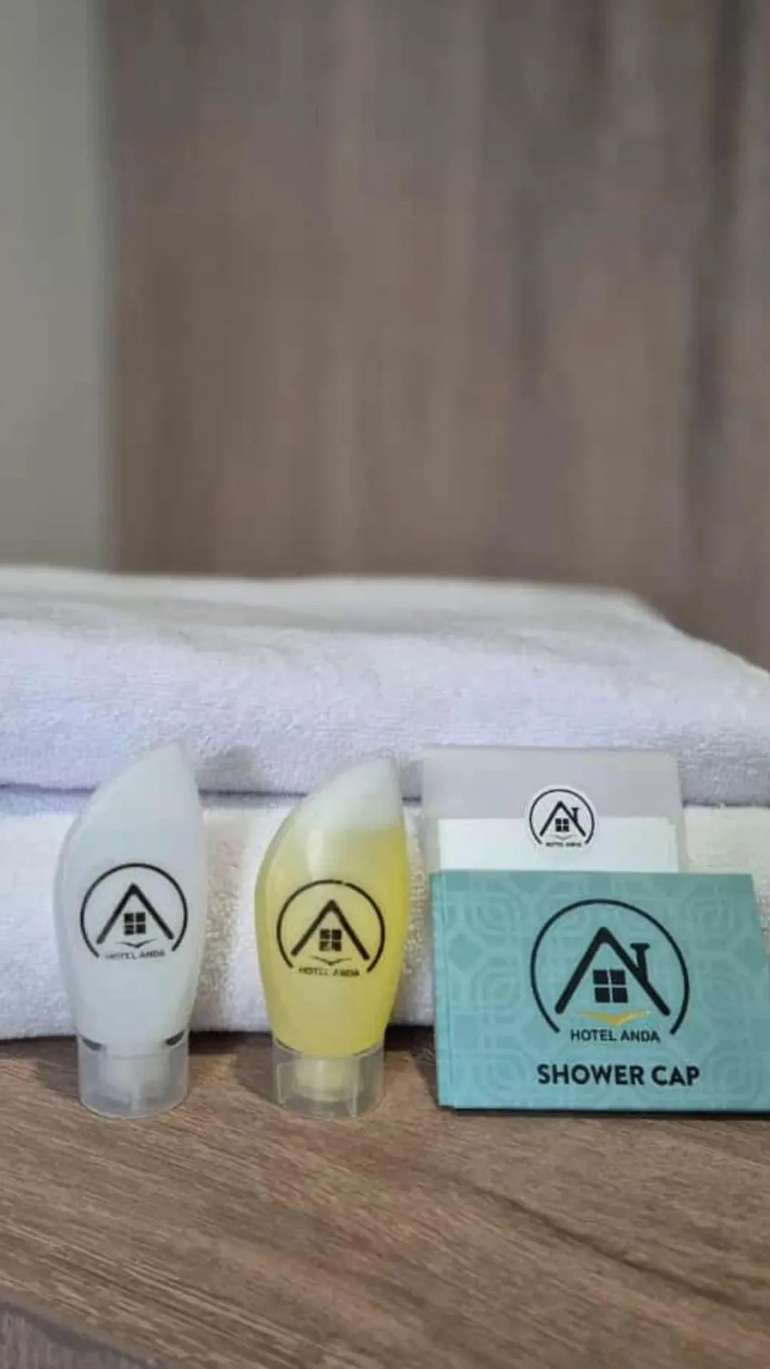 Text overlay in Hotel Anda