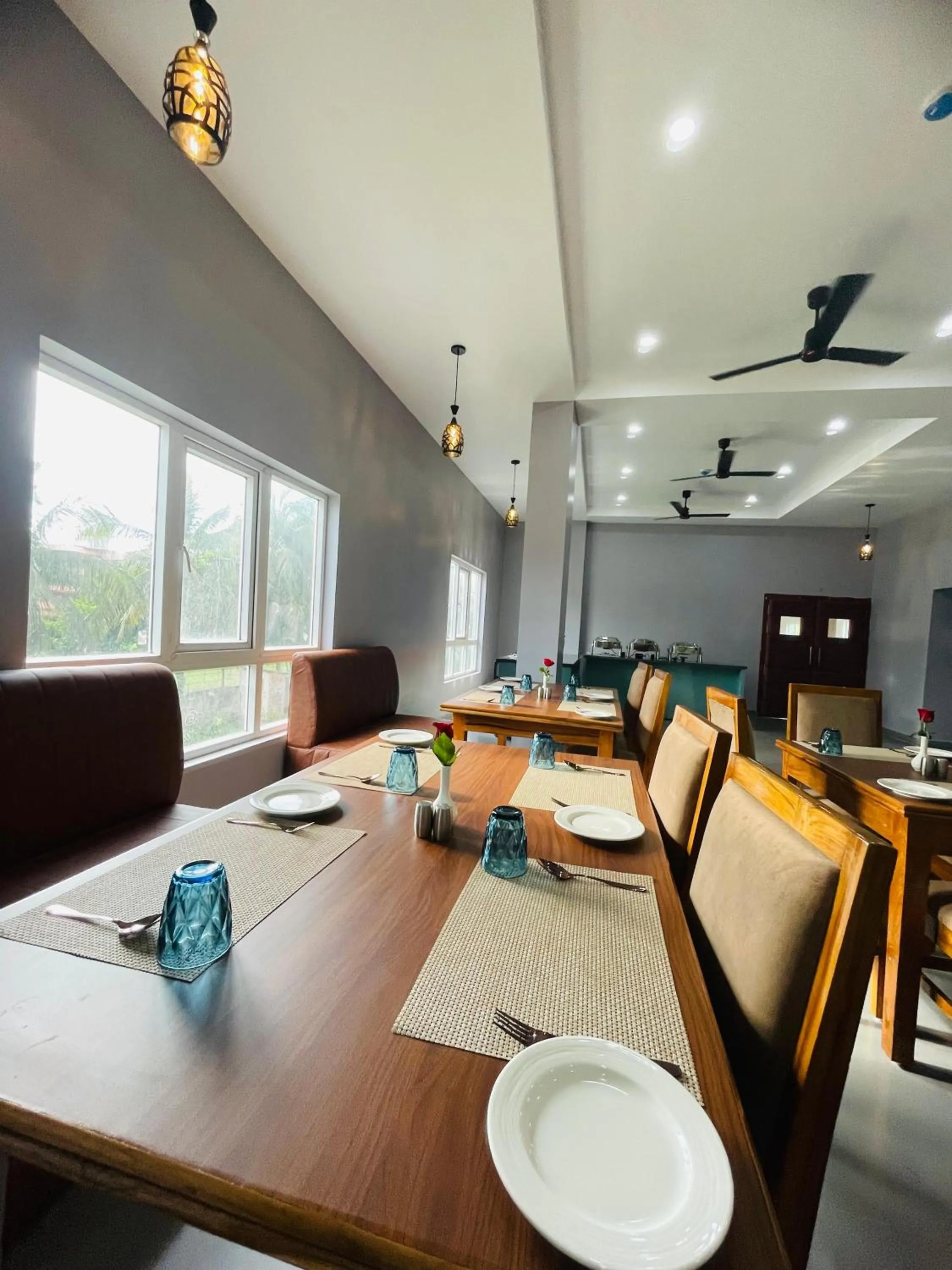 Restaurant/places to eat in Hotel RKD Inn