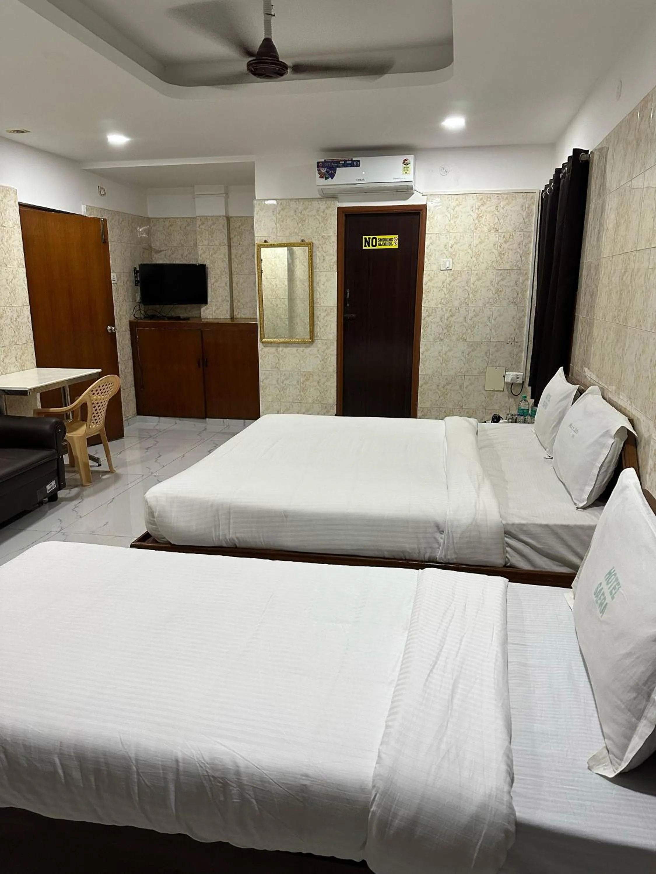 Photo of the whole room, Bed in Hotel Safra