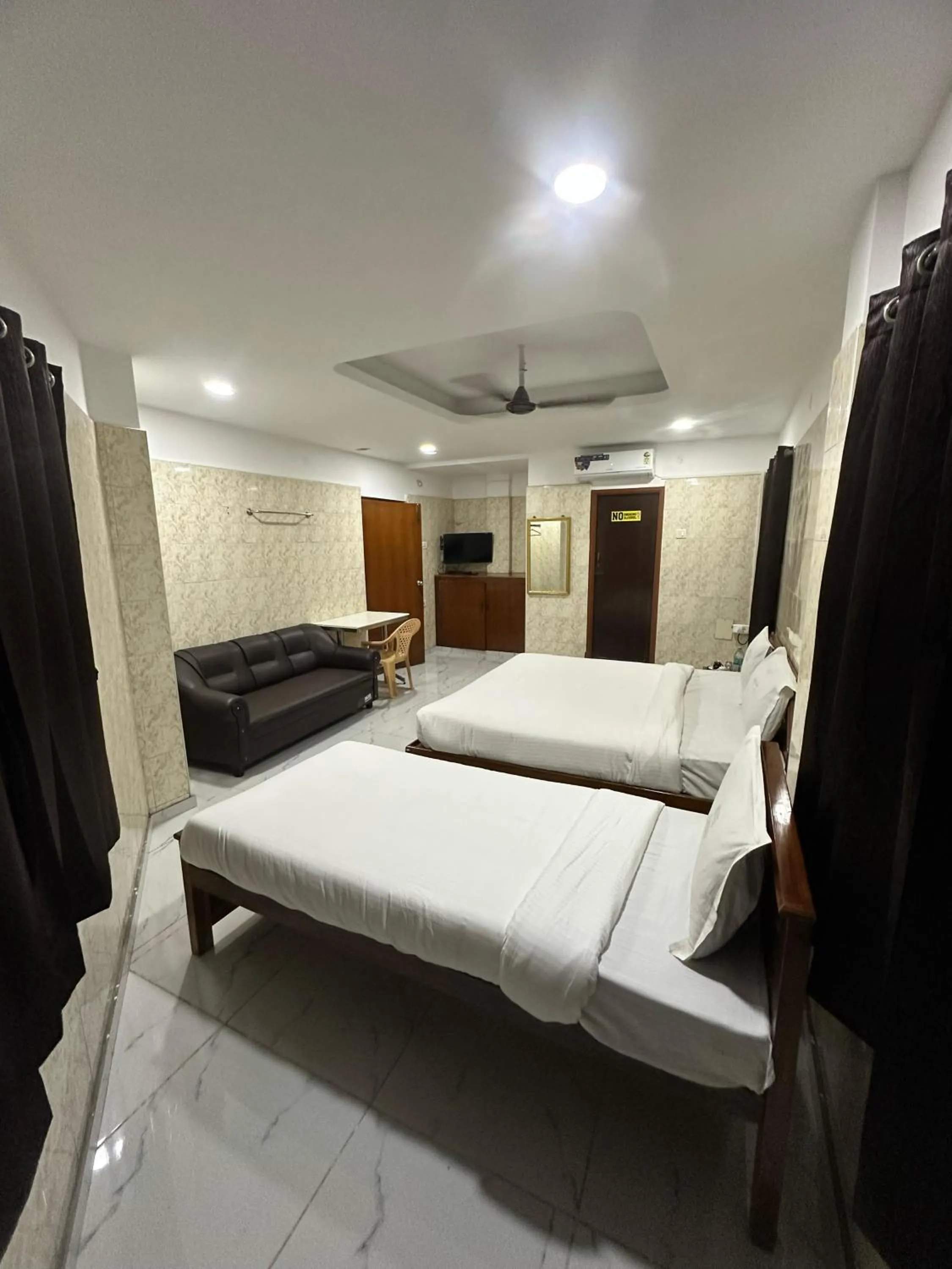 Photo of the whole room, Bed in Hotel Safra