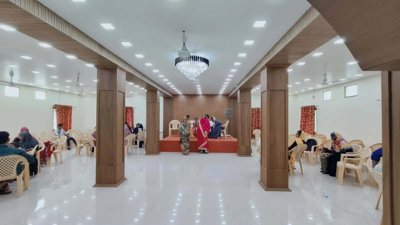 group of guests in Hotel Safra