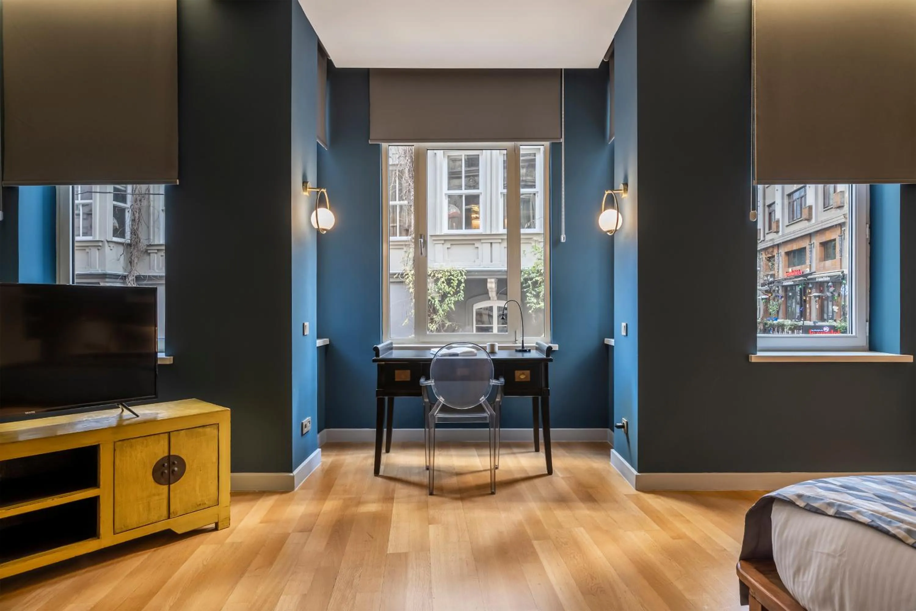 TV and multimedia in Ansen Hotel and Suites