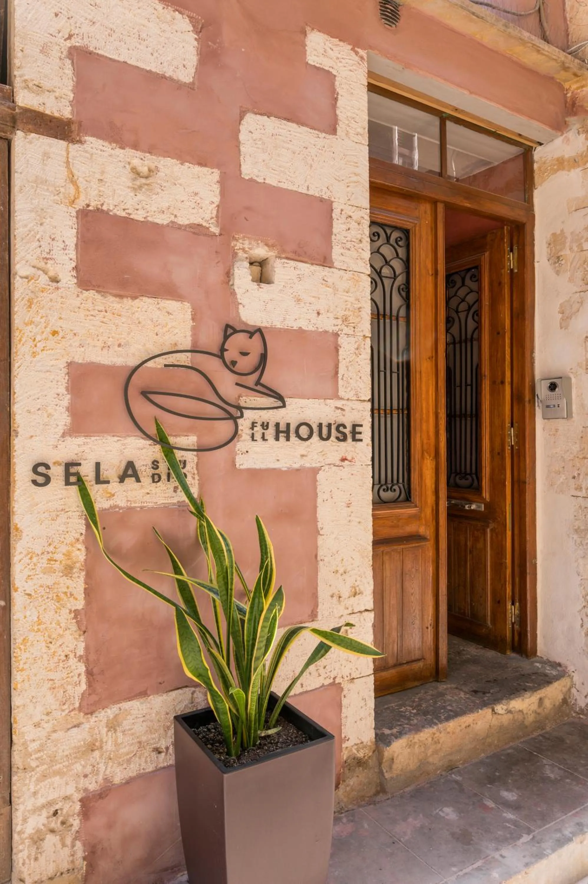 Property logo or sign in Full House