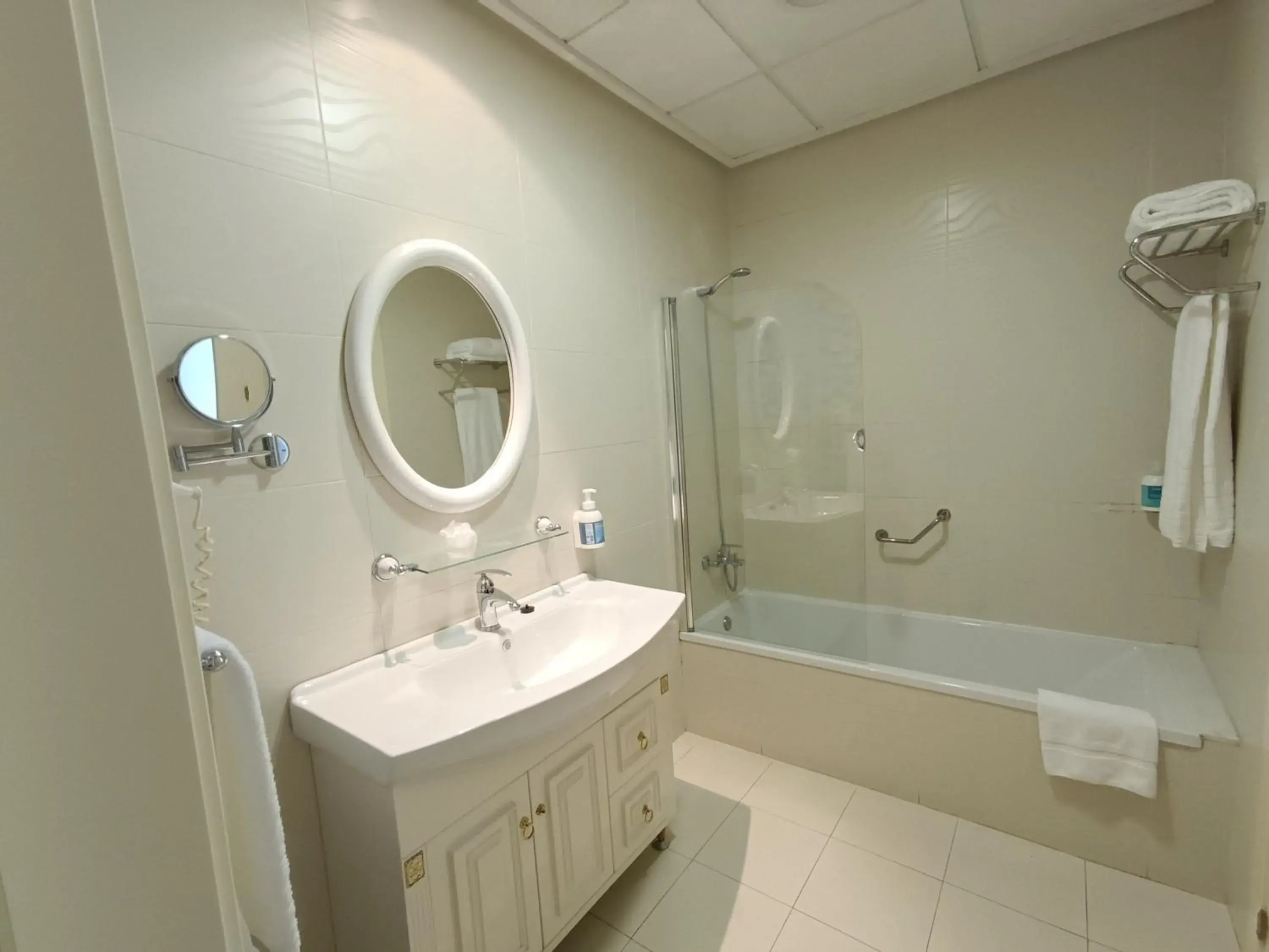 Twin Room in Hotel Bossh Alicia Twin Room in Hotel Bossh Alicia