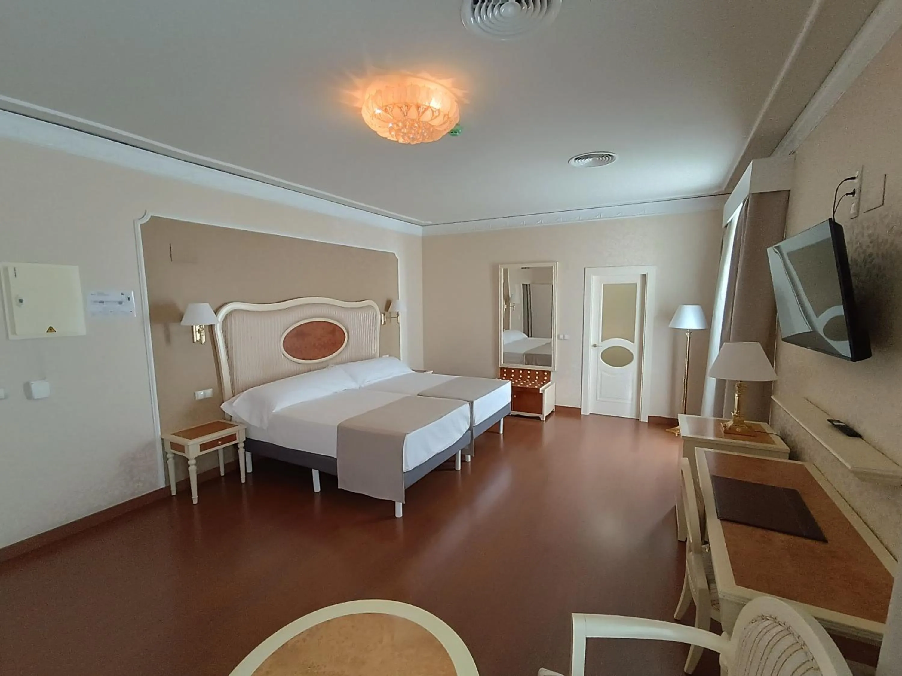 Twin Room in Hotel Bossh Alicia