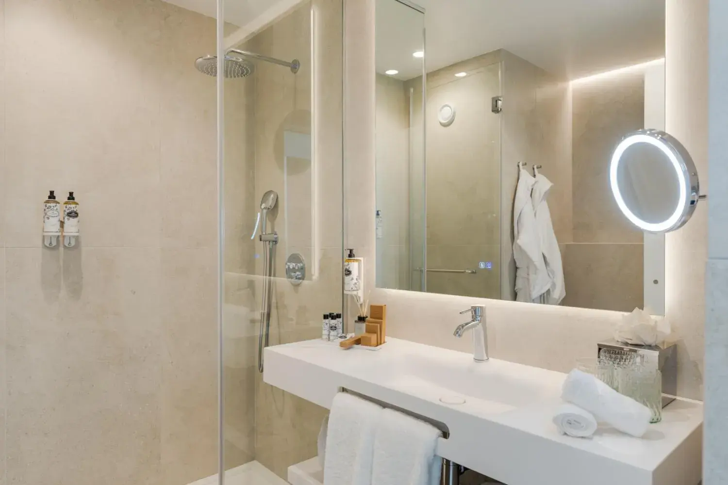 Shower in The Editory Ocean Way Funchal Shower in The Editory Ocean Way Funchal