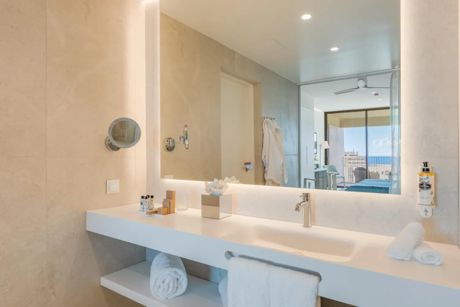 Bathroom in The Editory Ocean Way Funchal