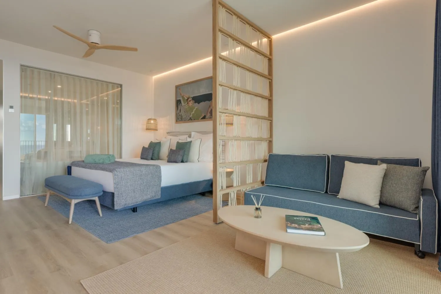 Seating area, Bed in The Editory Ocean Way Funchal