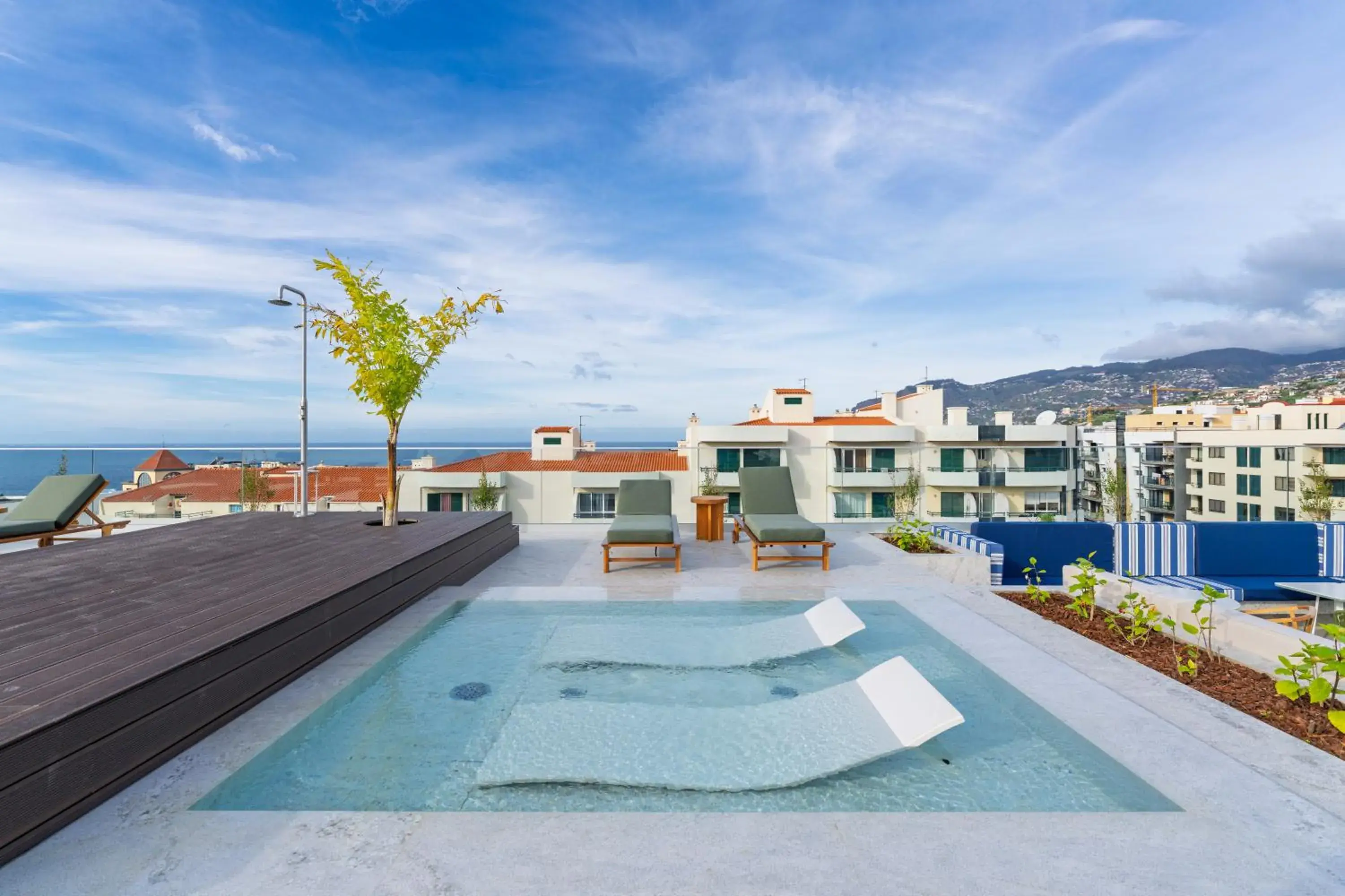Swimming pool in The Editory Ocean Way Funchal Swimming pool in The Editory Ocean Way Funchal