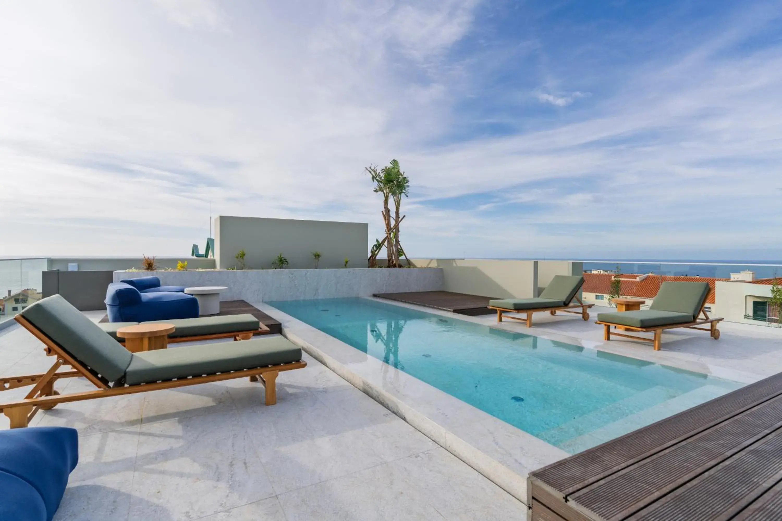 Swimming pool in The Editory Ocean Way Funchal Swimming pool in The Editory Ocean Way Funchal