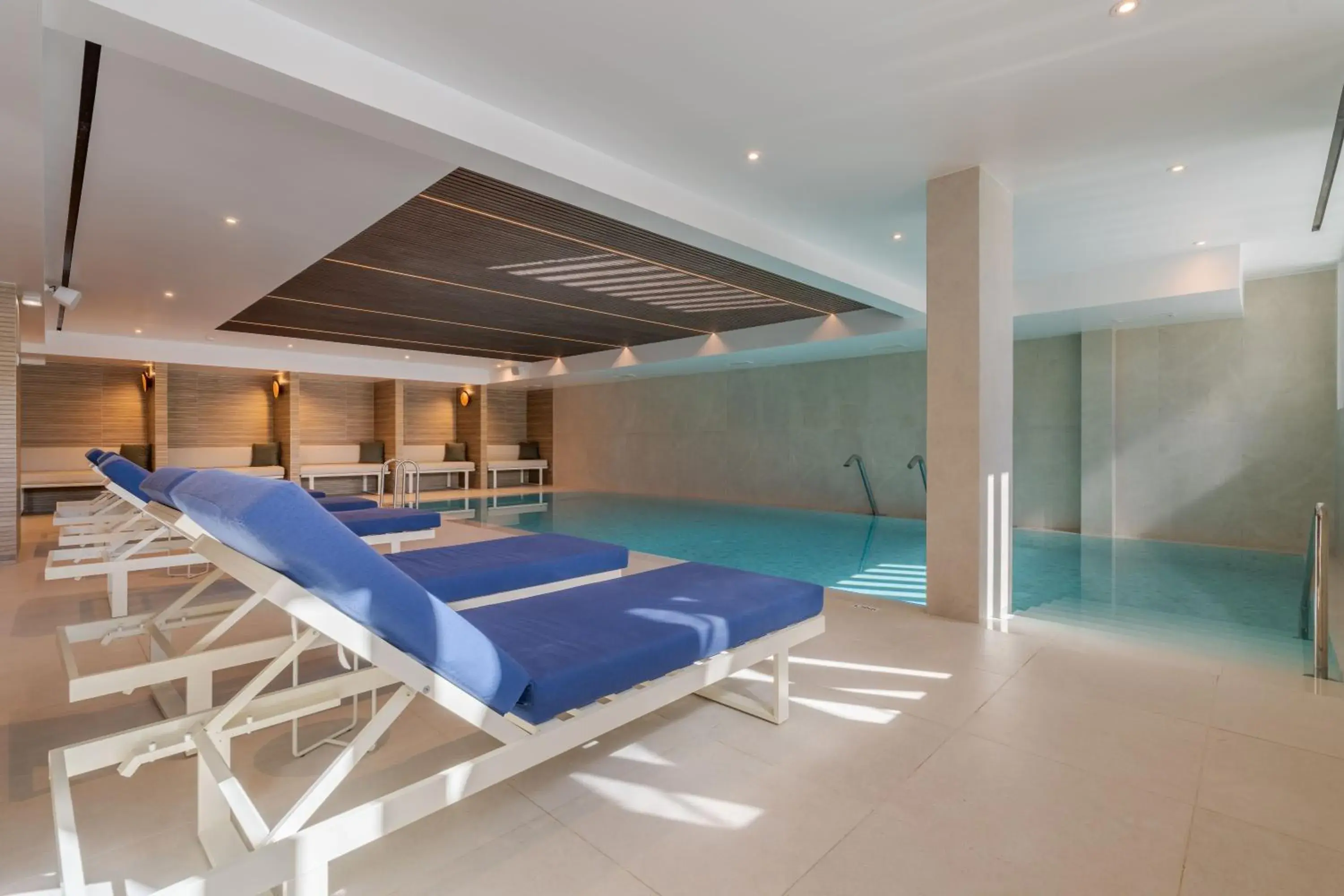 Swimming pool in The Editory Ocean Way Funchal Swimming pool in The Editory Ocean Way Funchal