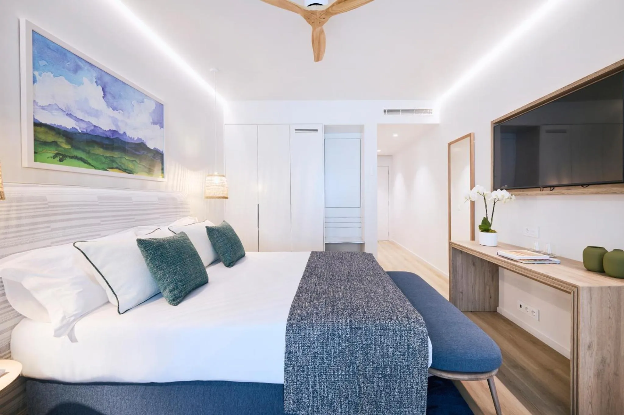 Bed in The Editory Ocean Way Funchal