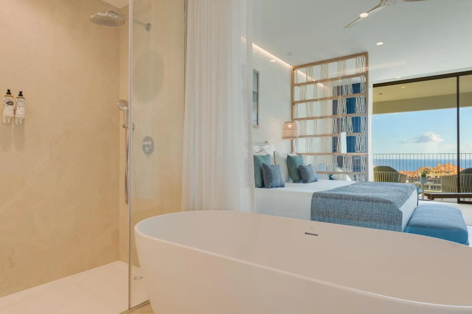 Bathroom in The Editory Ocean Way Funchal