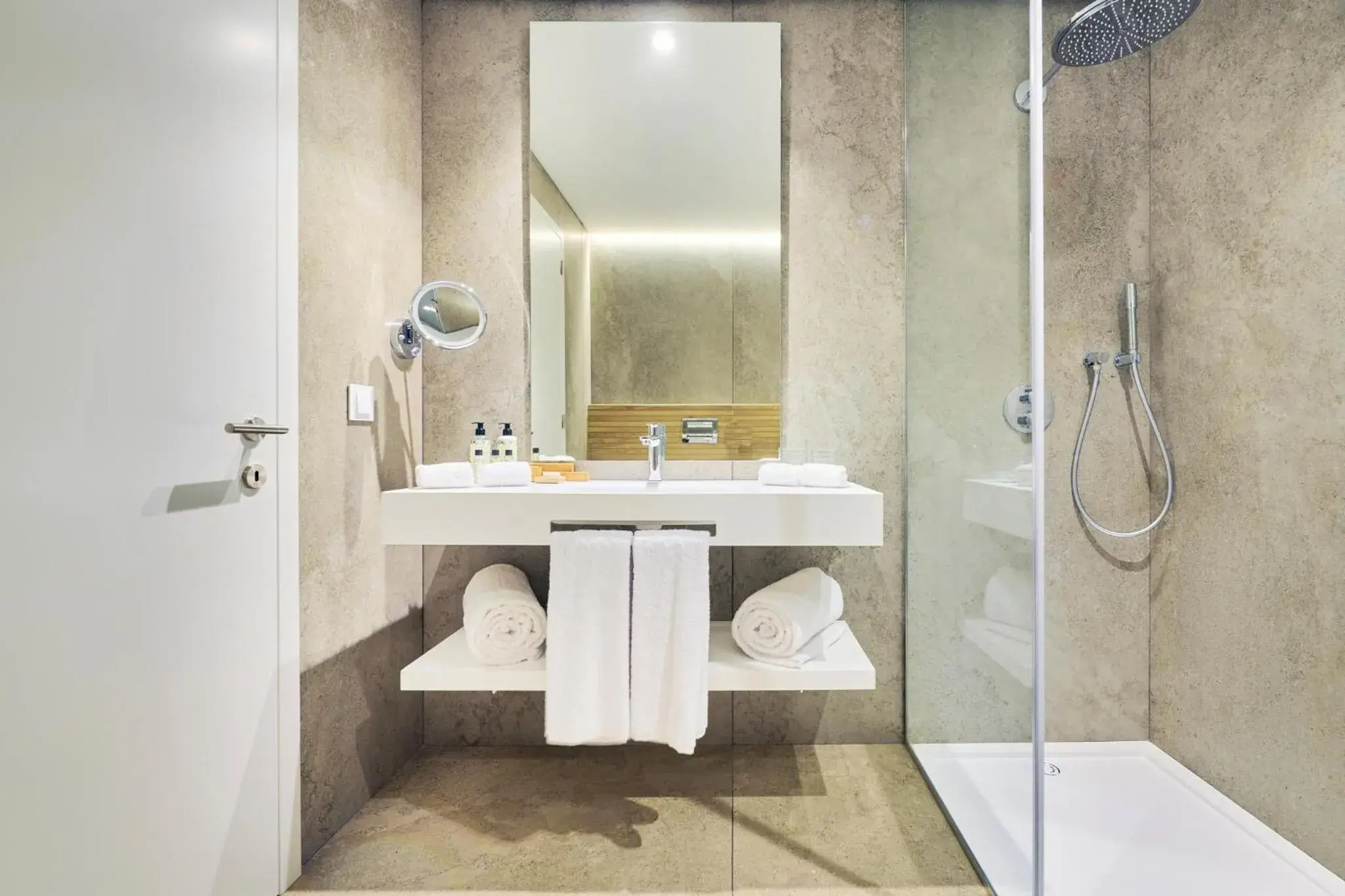 Bathroom in The Editory Ocean Way Funchal Bathroom in The Editory Ocean Way Funchal